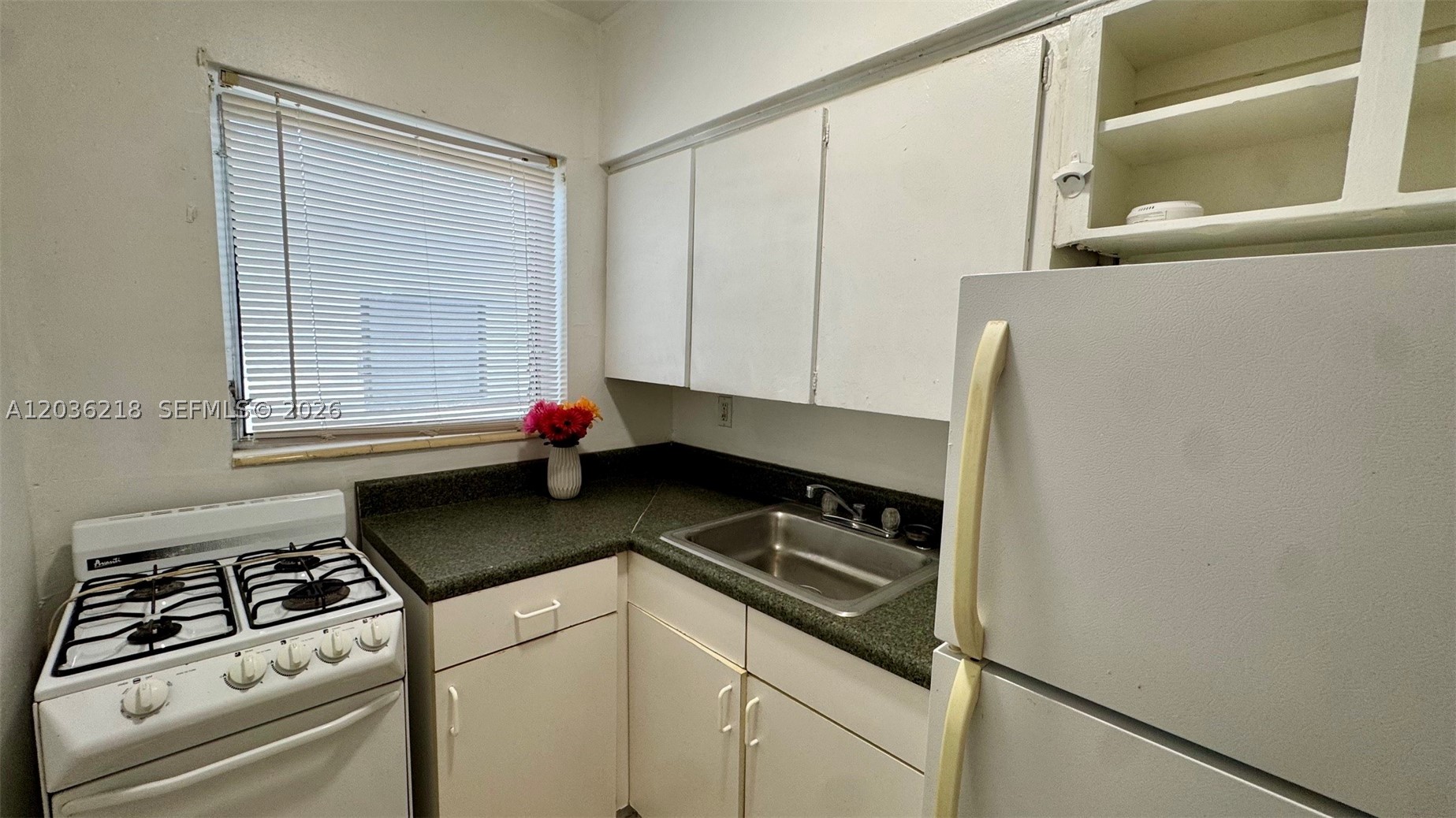7717 Byron Ave 12 Property Photo 6
