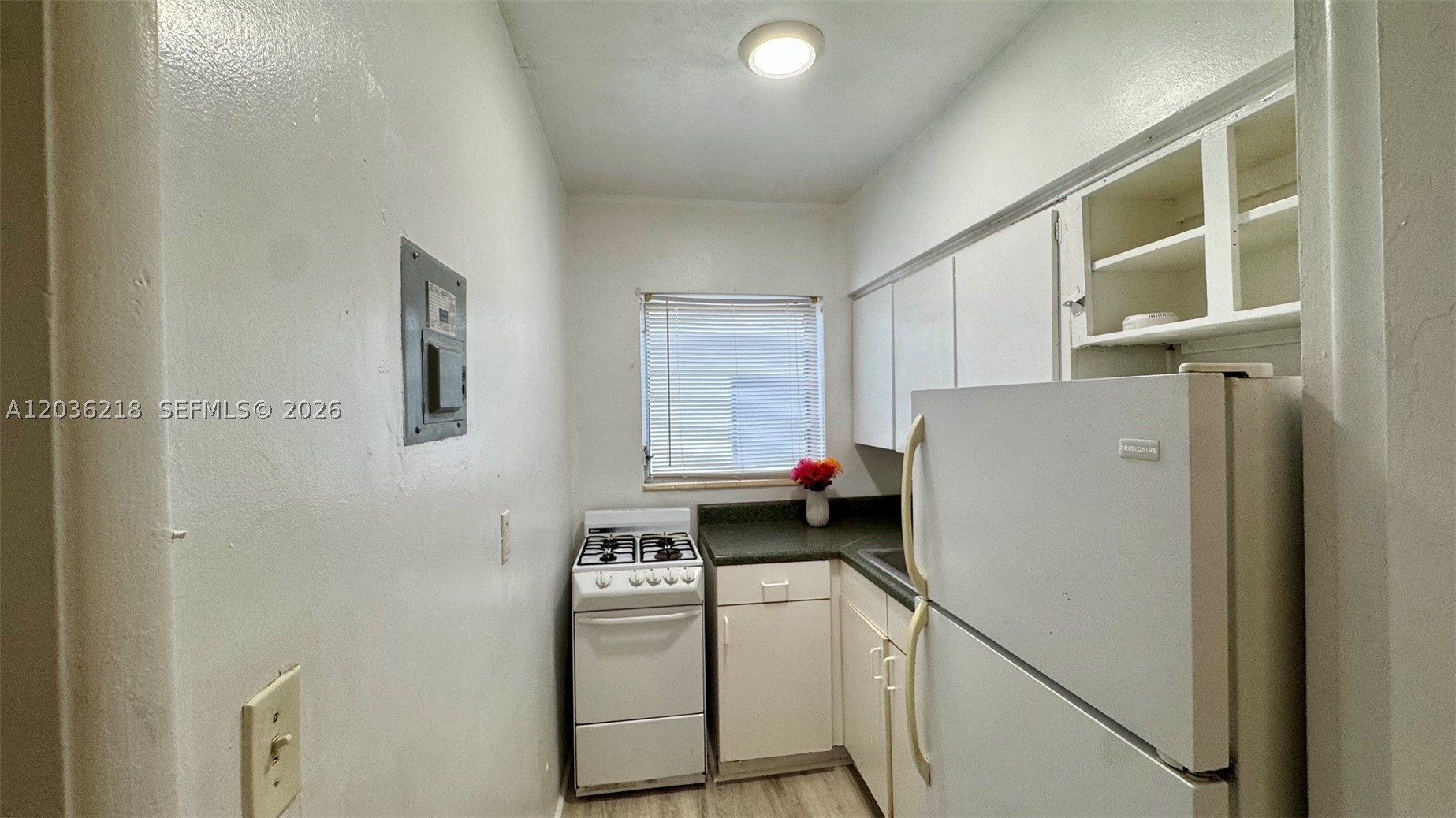 7717 Byron Ave 12 Property Photo 7