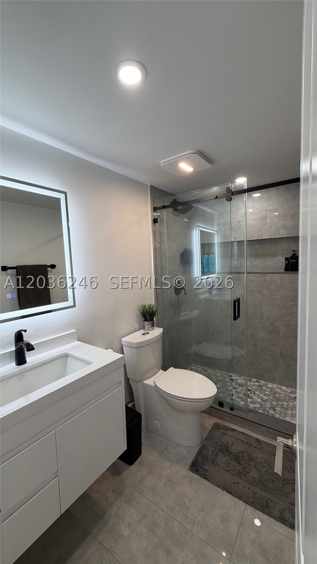 1825 W 44th Pl 1107 Property Photo 12