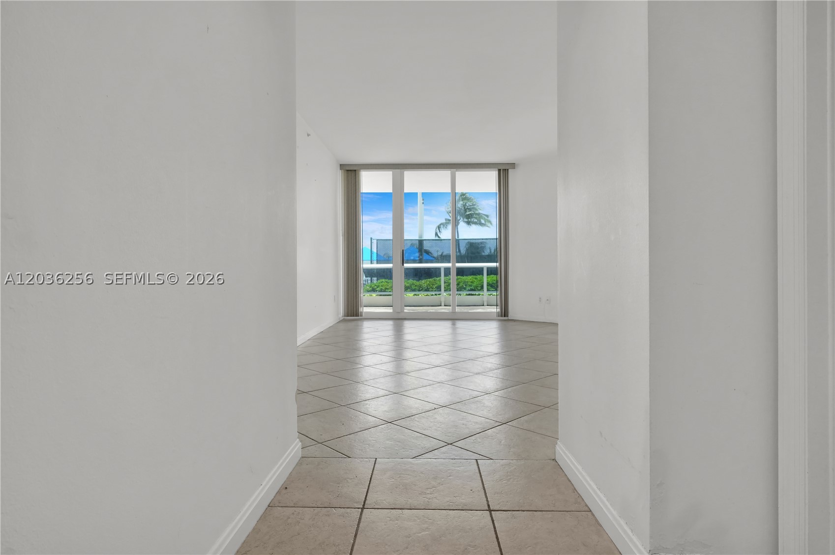 4779 Collins Ave 506 Property Photo 4