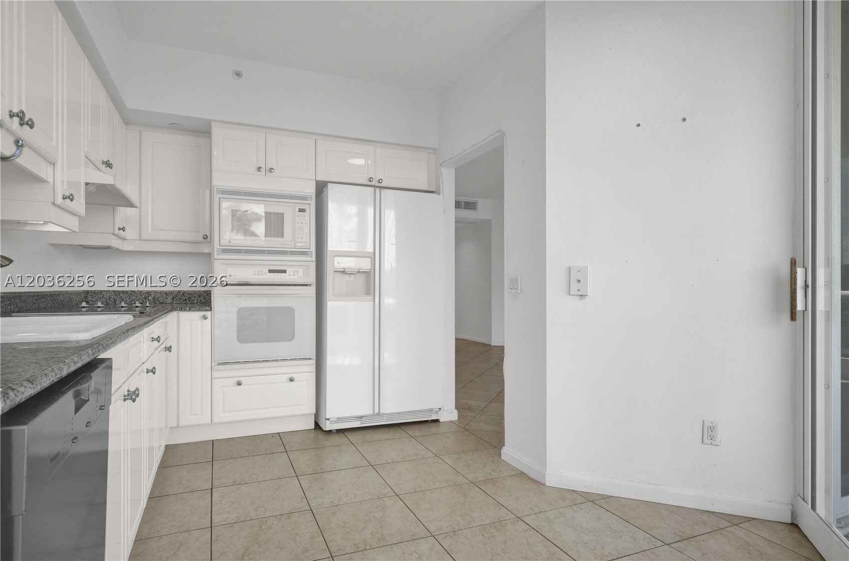 4779 Collins Ave 506 Property Photo 5