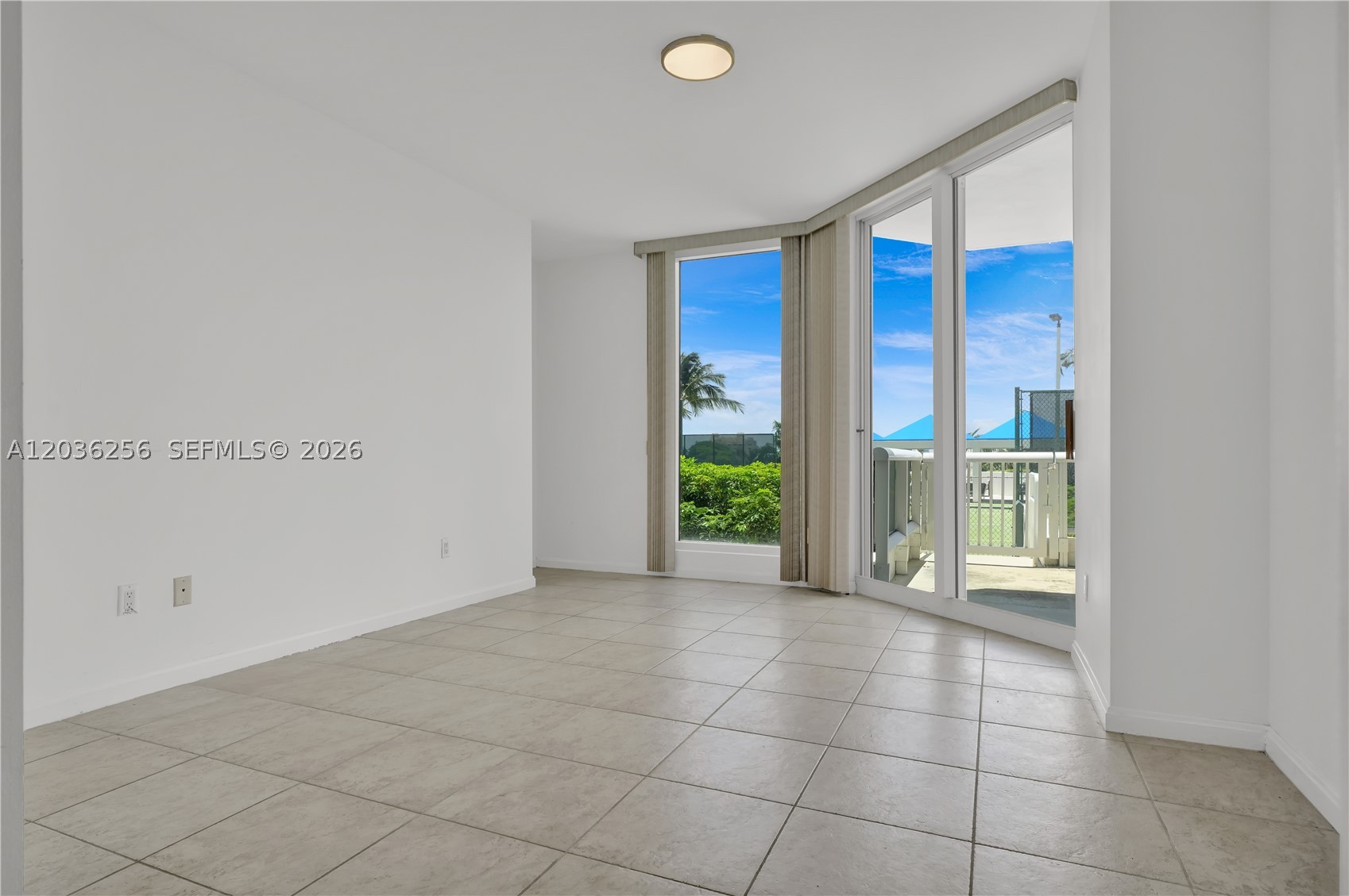 4779 Collins Ave 506 Property Photo 14