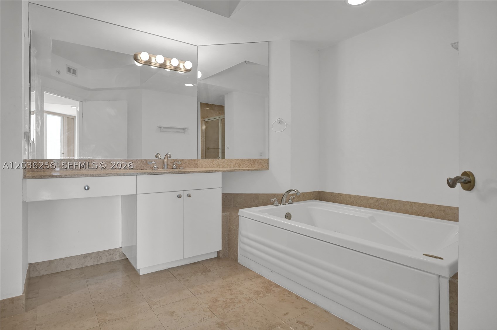 4779 Collins Ave 506 Property Photo 19