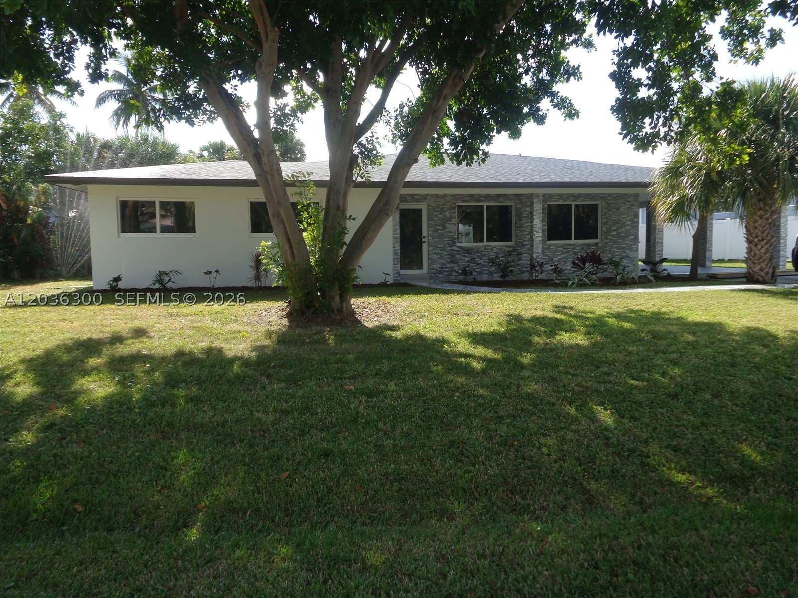 1565 N Thumb Point Dr Property Photo 1