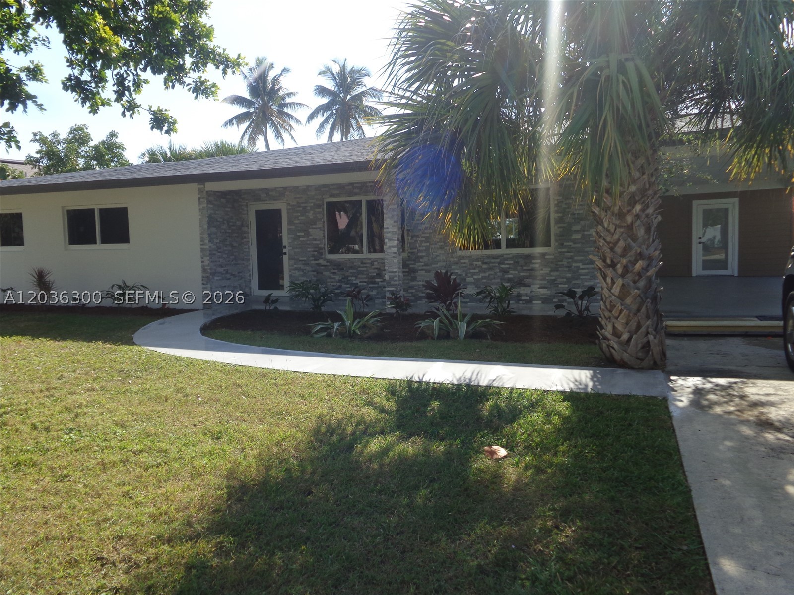 1565 N Thumb Point Dr Property Photo 2