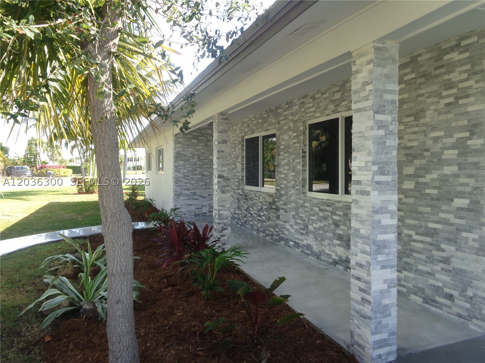 1565 N Thumb Point Dr Property Photo 3