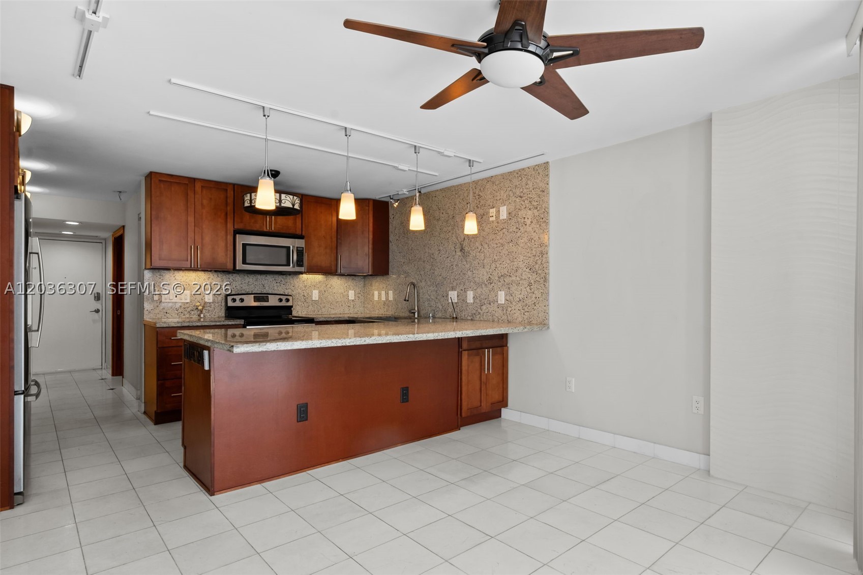 1228 West Ave 604 Property Photo 6