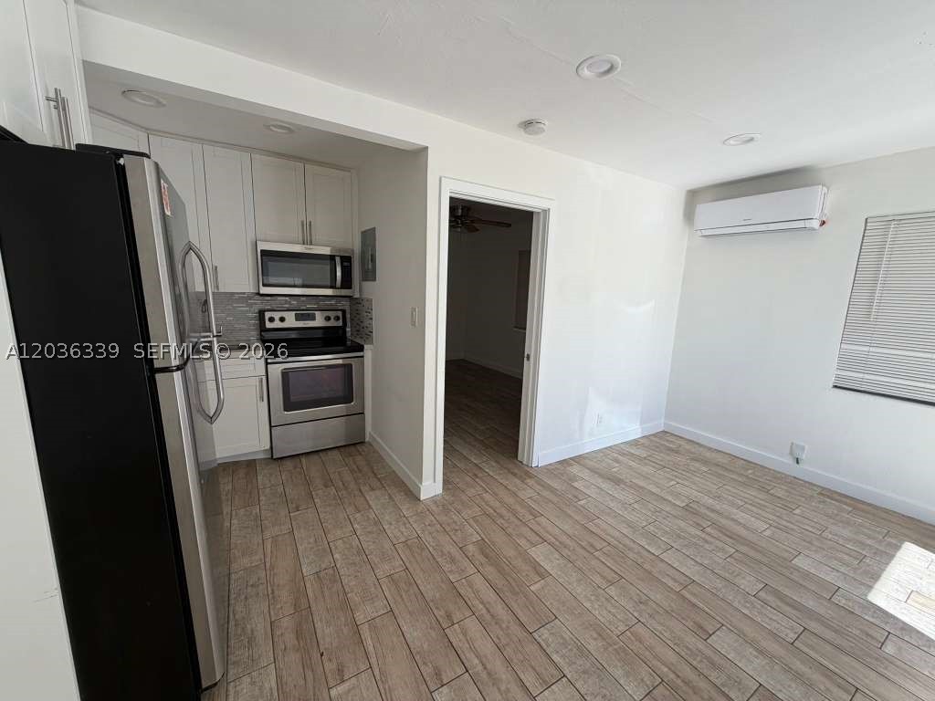 5843 Harding St Property Photo 2