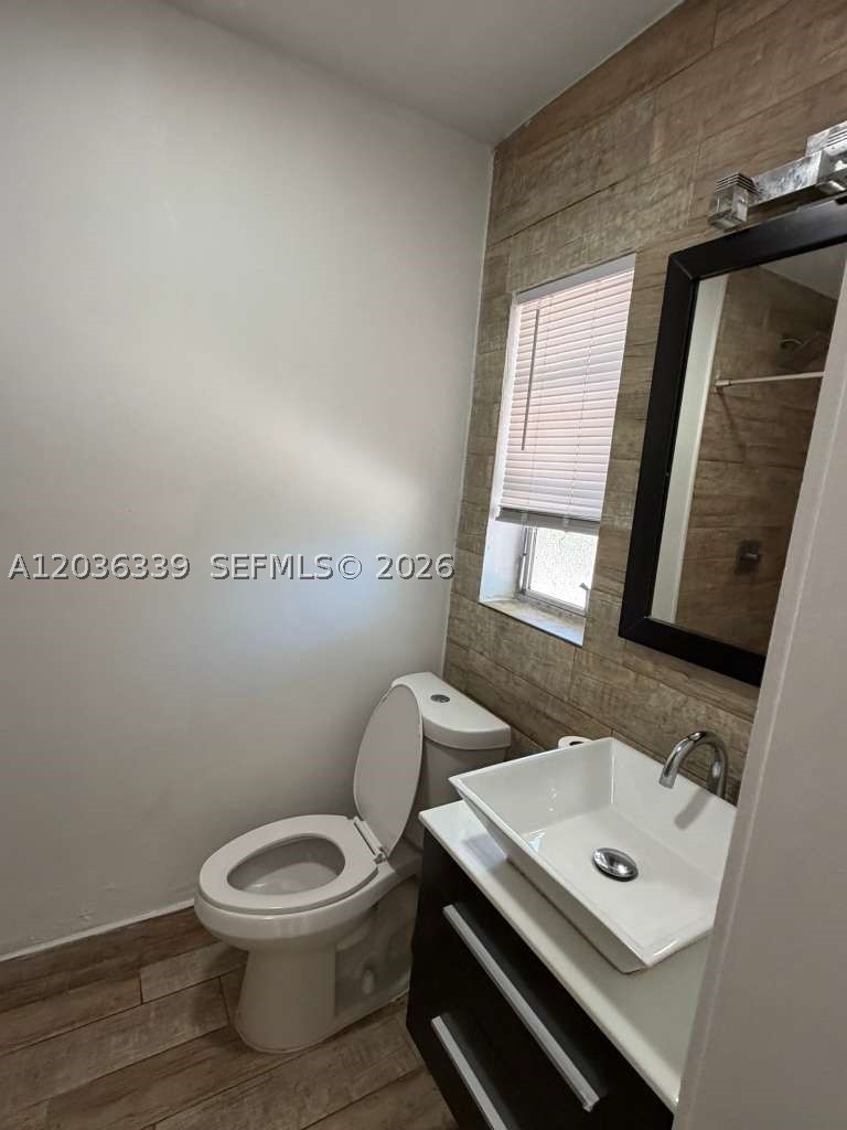 5843 Harding St Property Photo 3