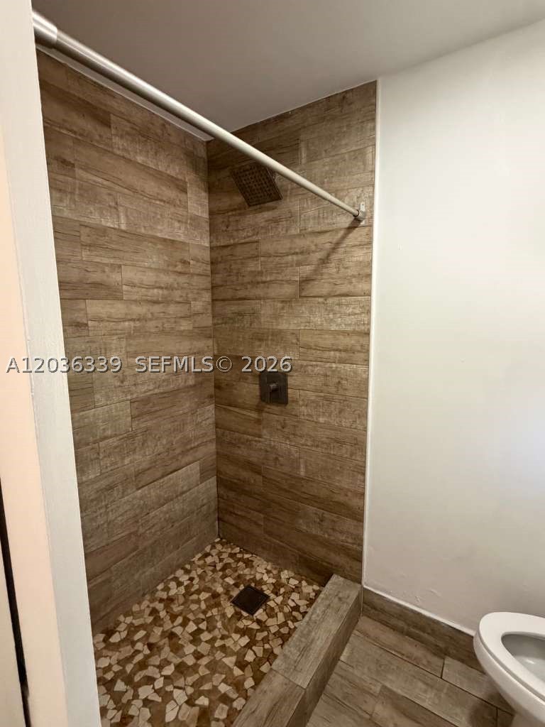 5843 Harding St Property Photo 4