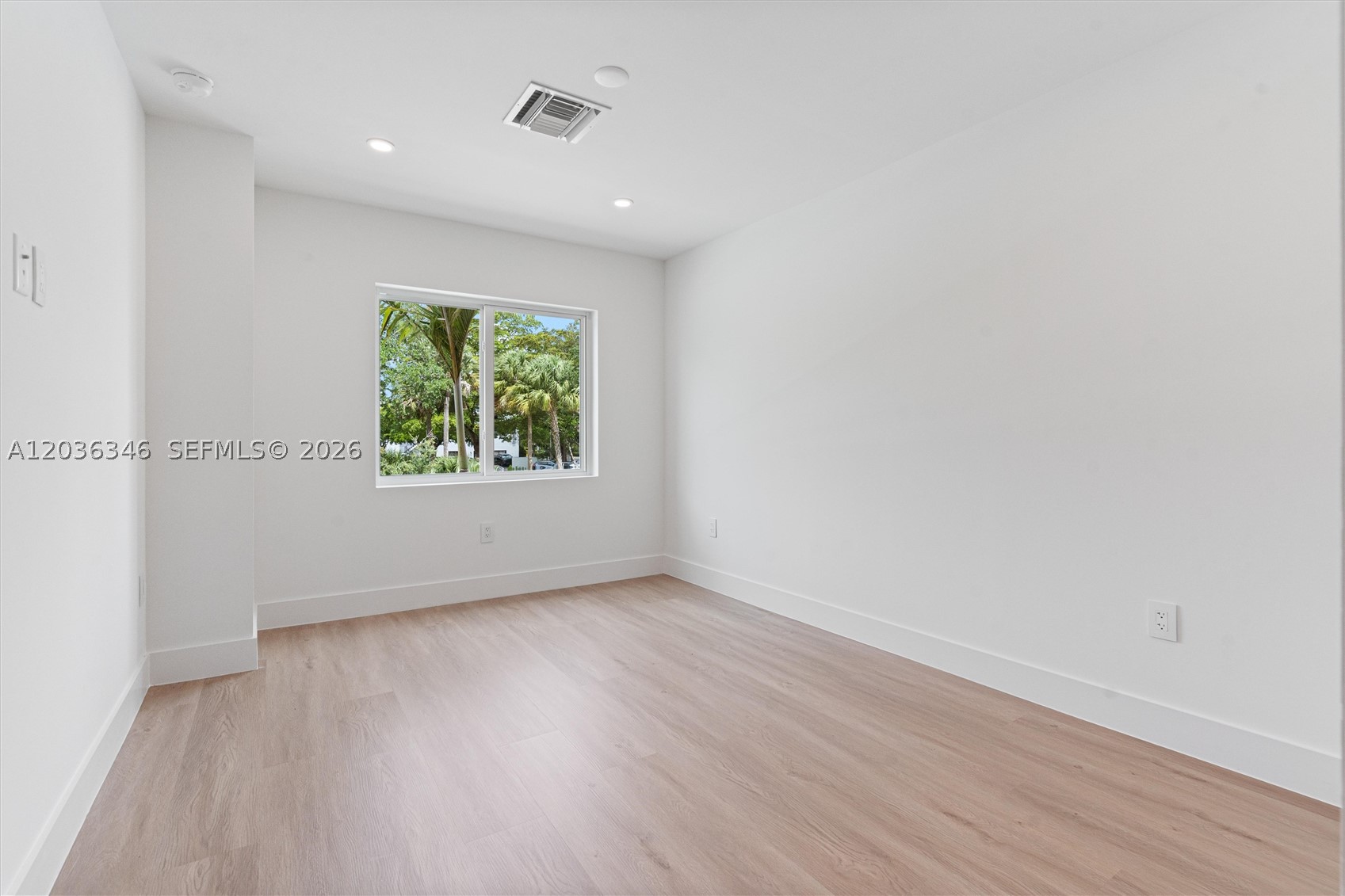 1555 Nw 94th Way Property Photo 22