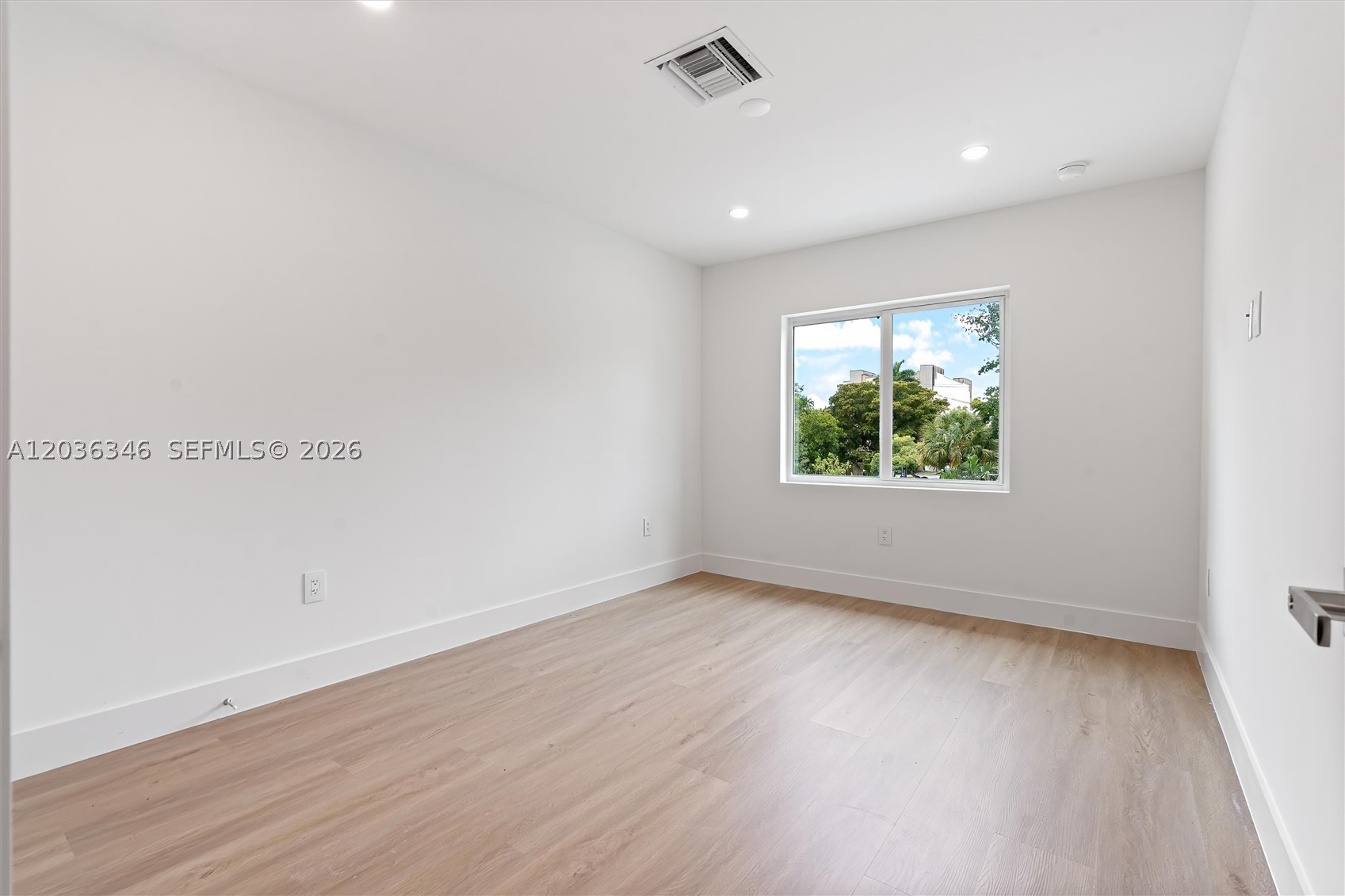 1555 Nw 94th Way Property Photo 24