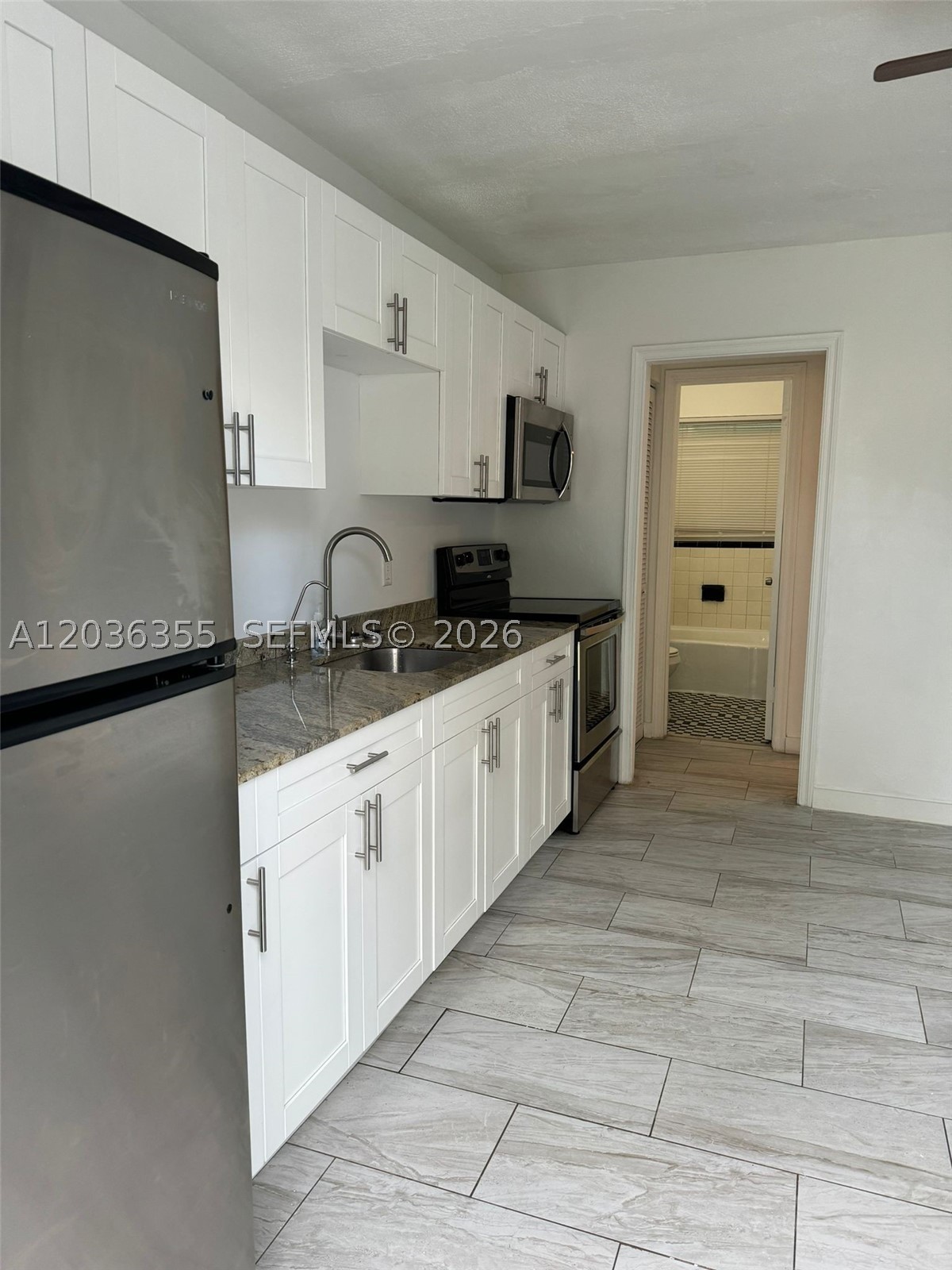 1324 N 58 AVE Property Photo 1