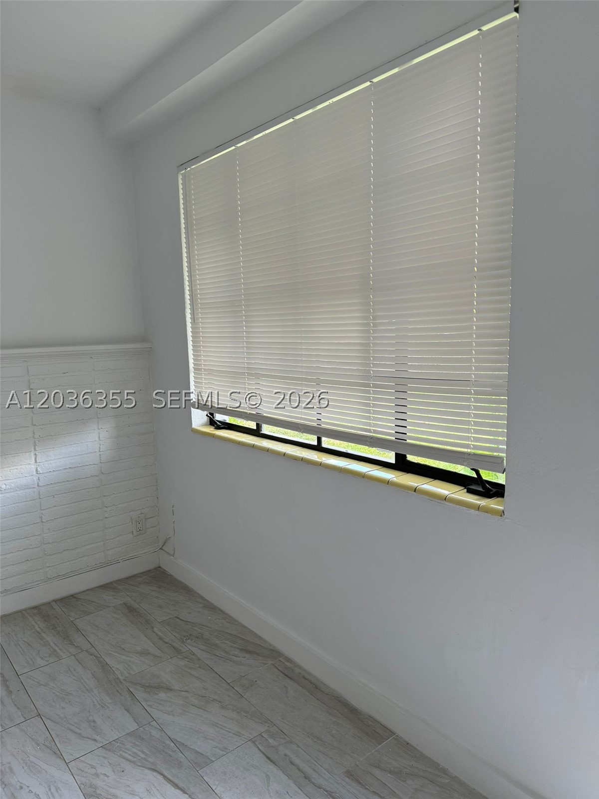 1324 N 58 Ave Property Photo 2