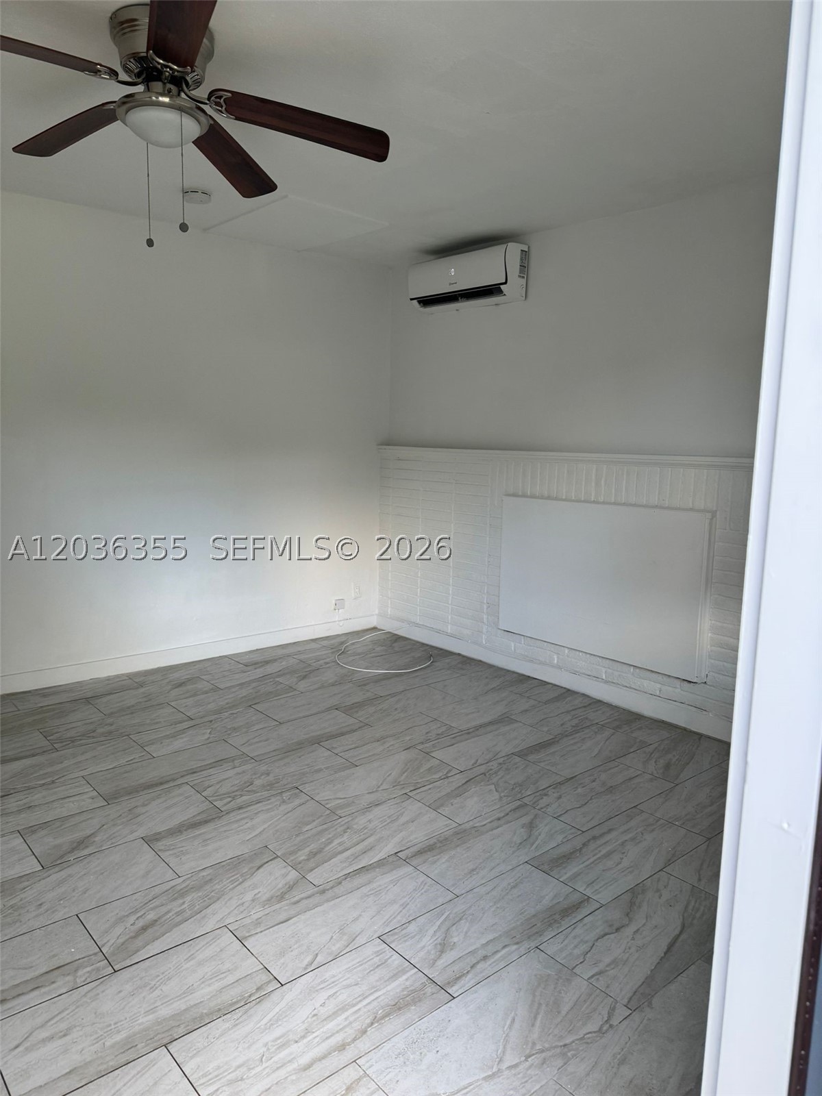 1324 N 58 Ave Property Photo 5