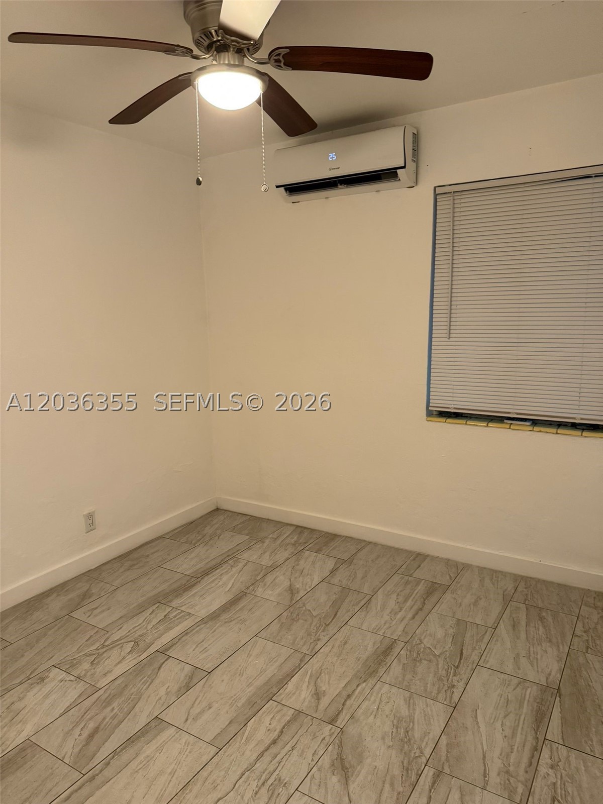 1324 N 58 Ave Property Photo 6