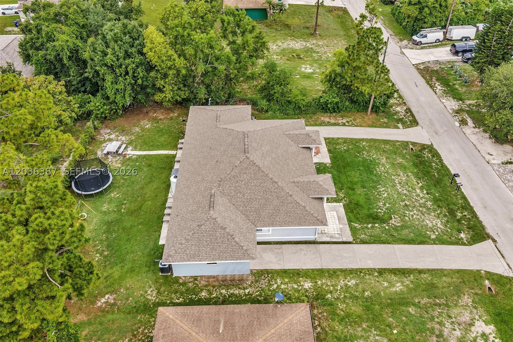 5327 30 St Sw Property Photo 9