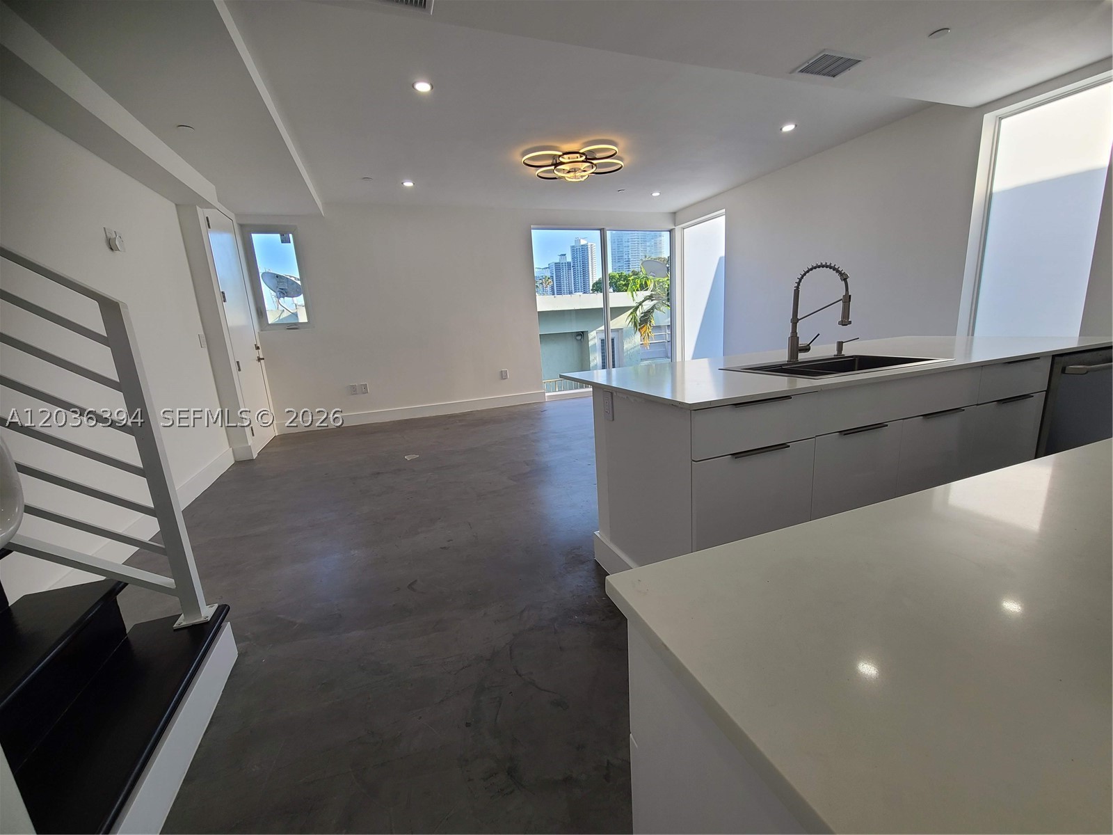 825 Michigan Ave 7 Property Photo 6