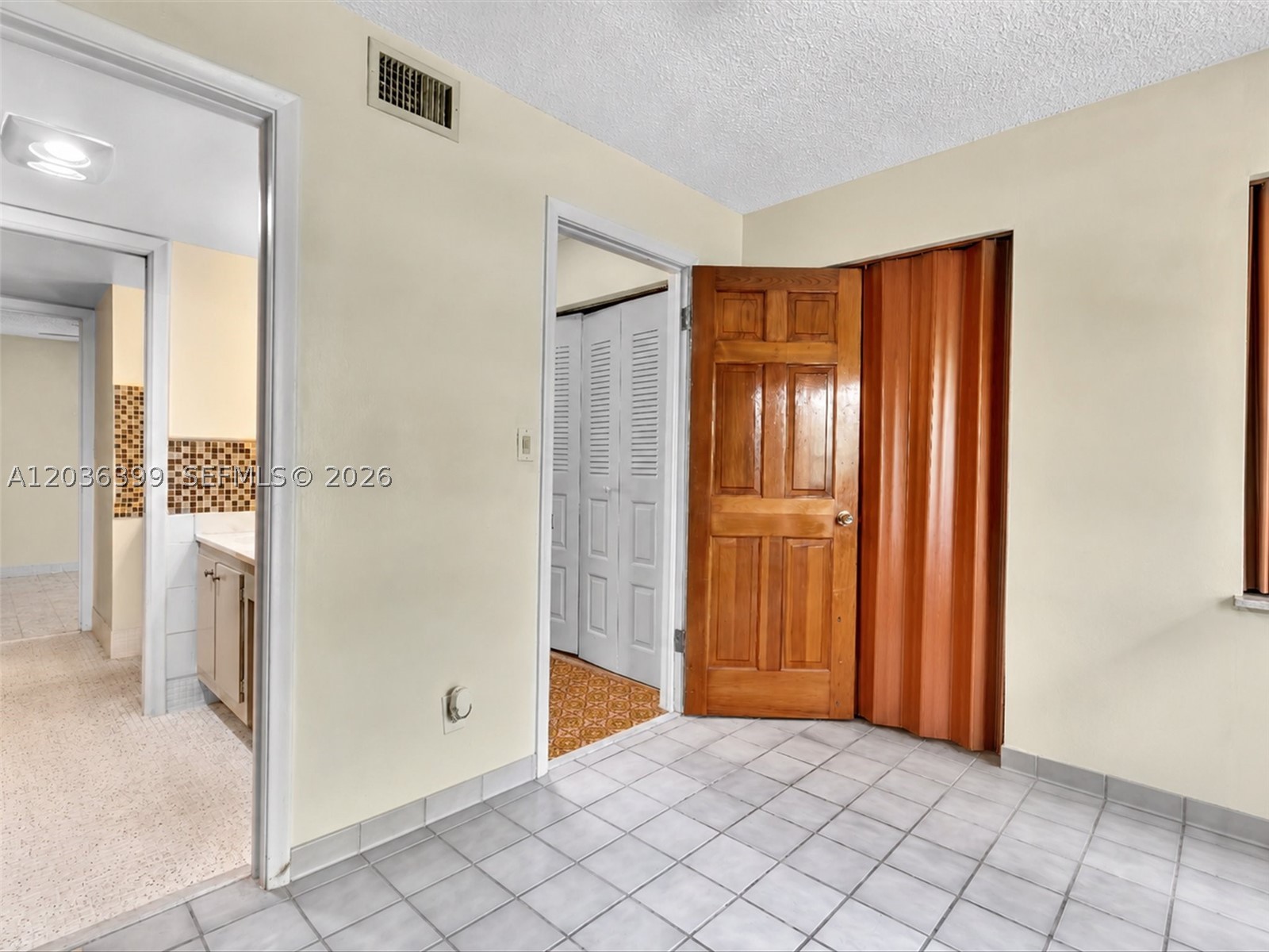 8902 Palm Tree Ln 8902 Property Photo 28