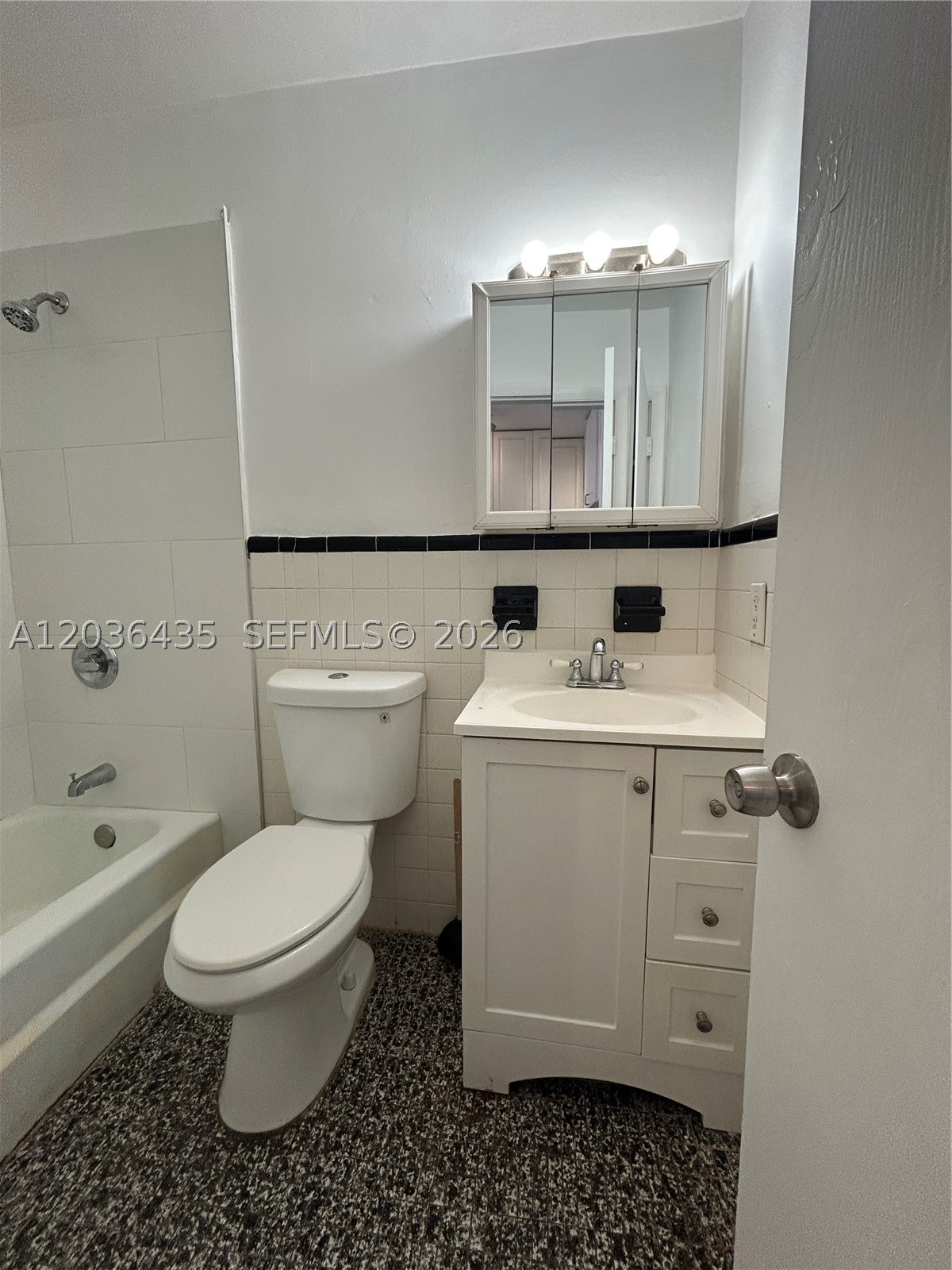 1045 N Andrews Ave 3 Property Photo 7