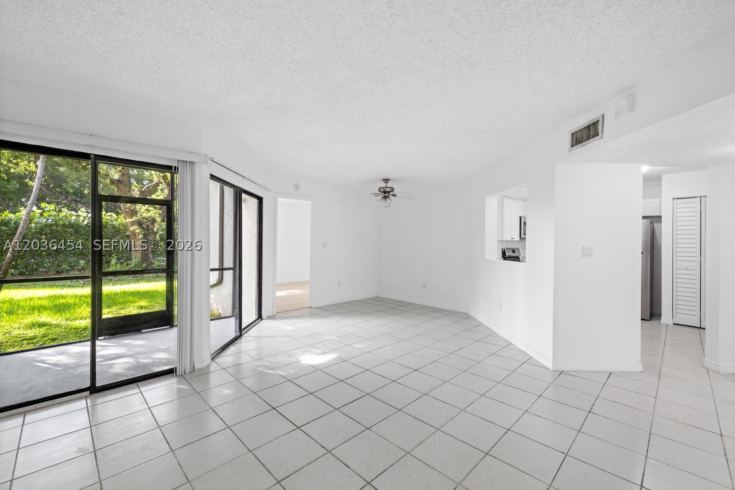 1055 N Franklin Ave 1055g Property Photo 6