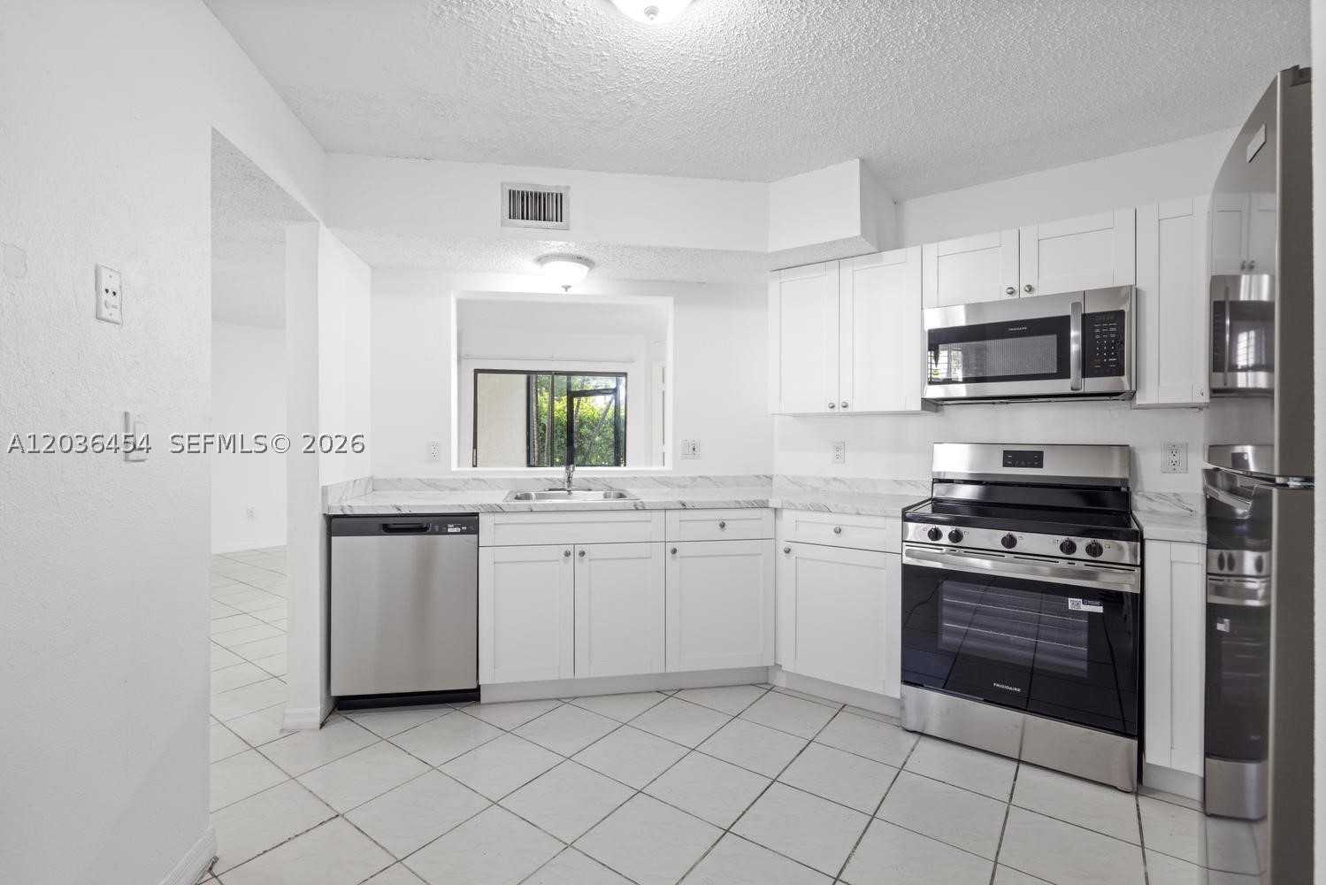 1055 N Franklin Ave 1055g Property Photo 11