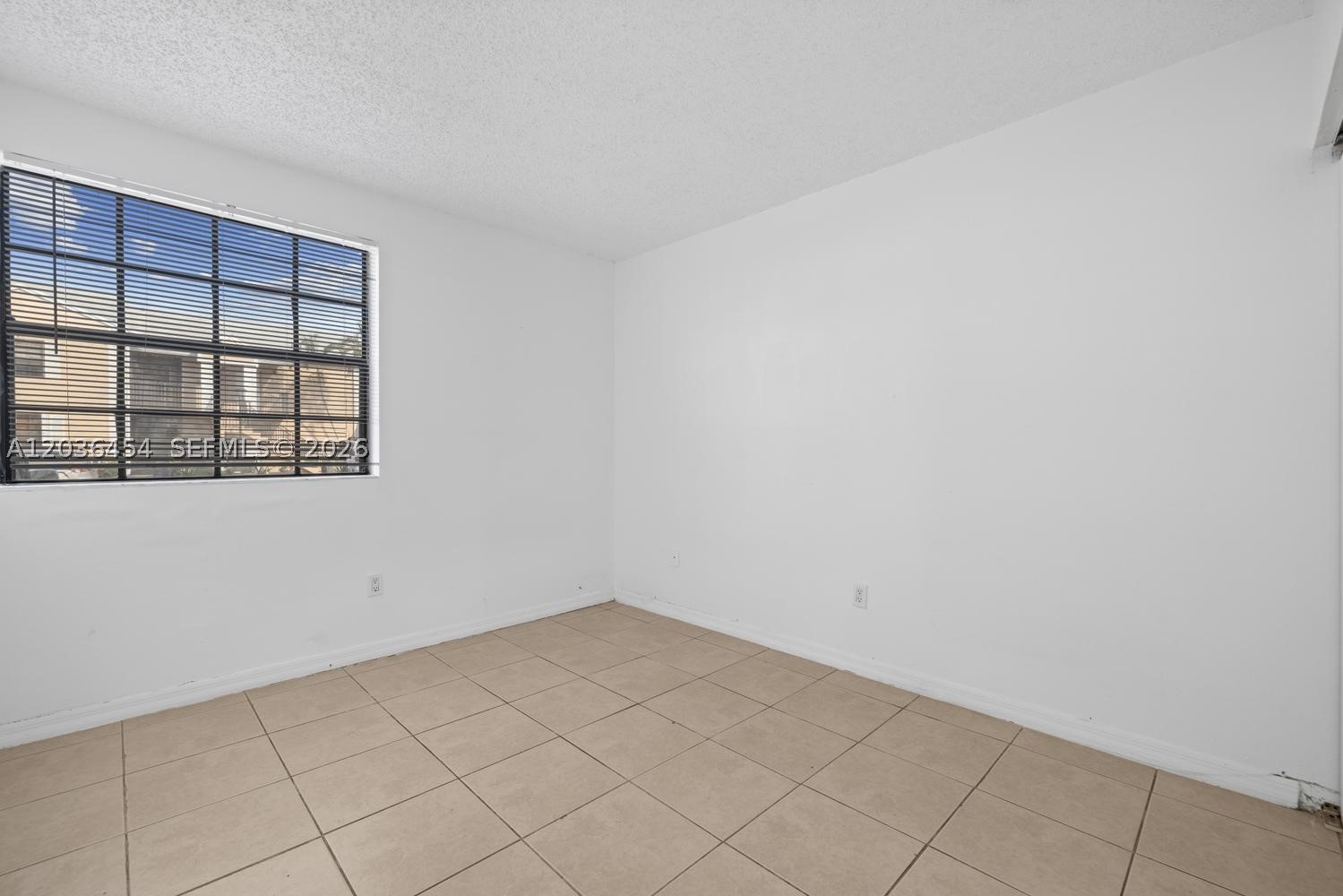 1055 N Franklin Ave 1055g Property Photo 15