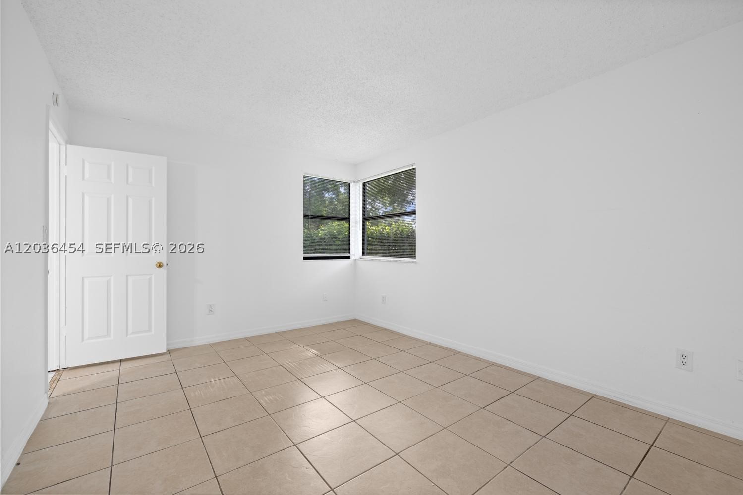 1055 N Franklin Ave 1055g Property Photo 19