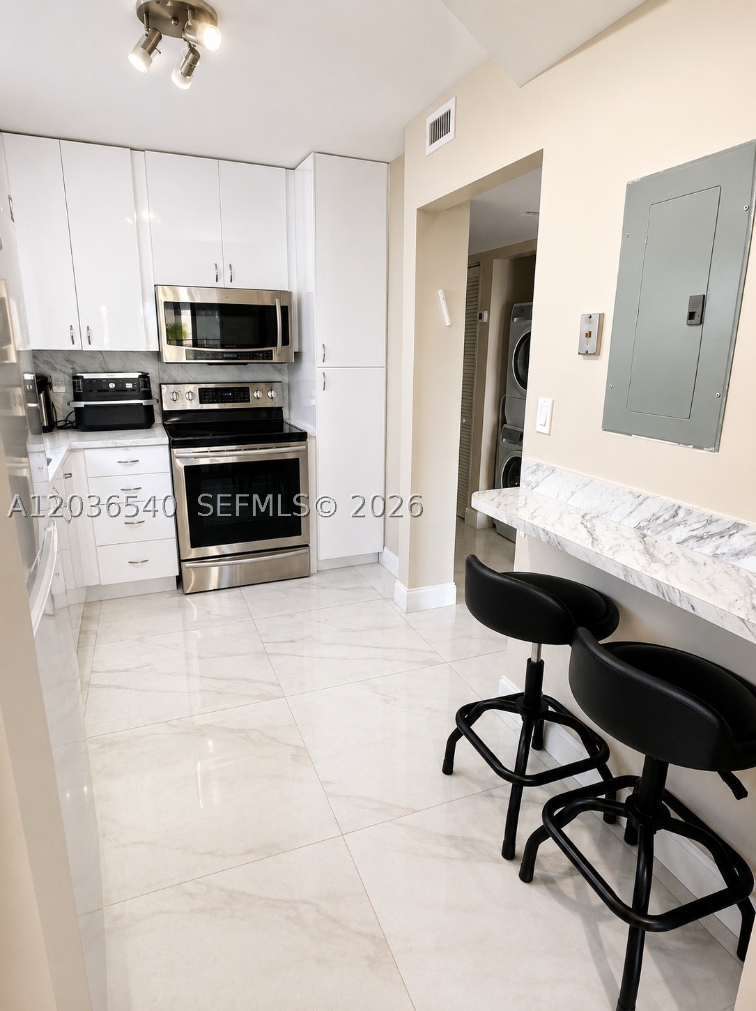 4122 Collins Ave 6a Property Photo 5