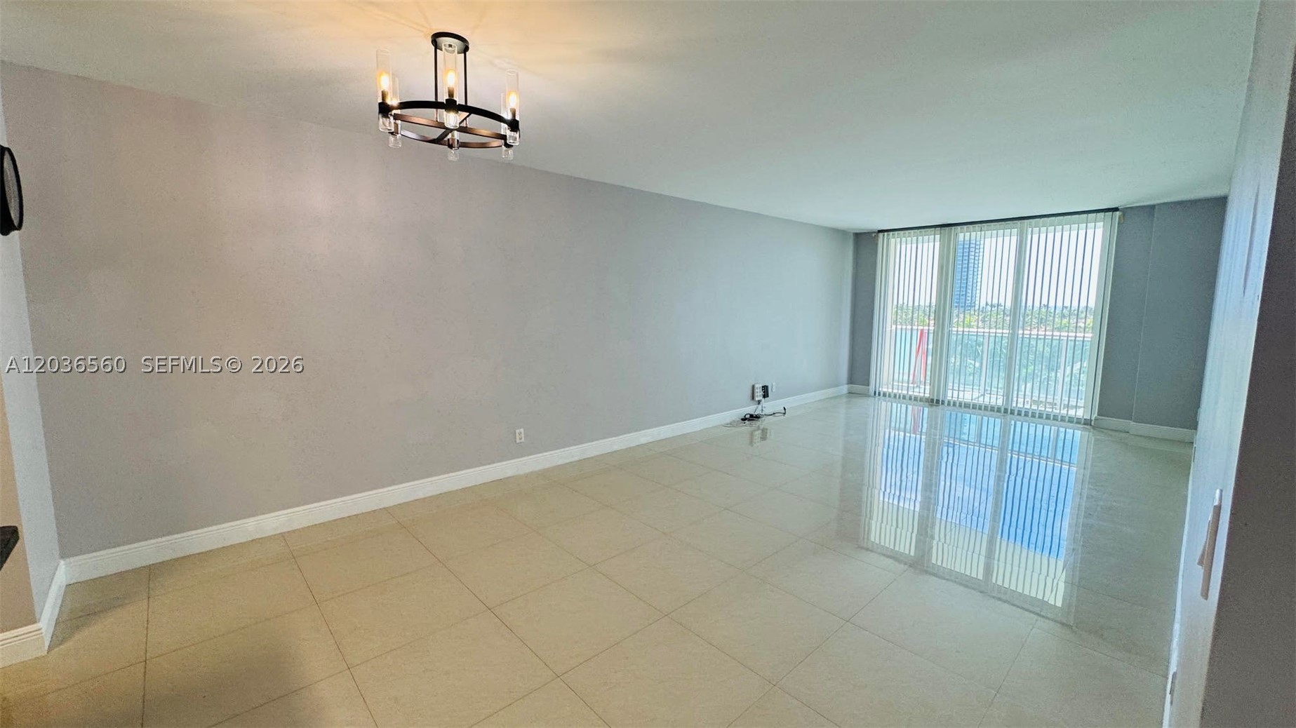 19390 Collins Ave 624 Property Photo 3