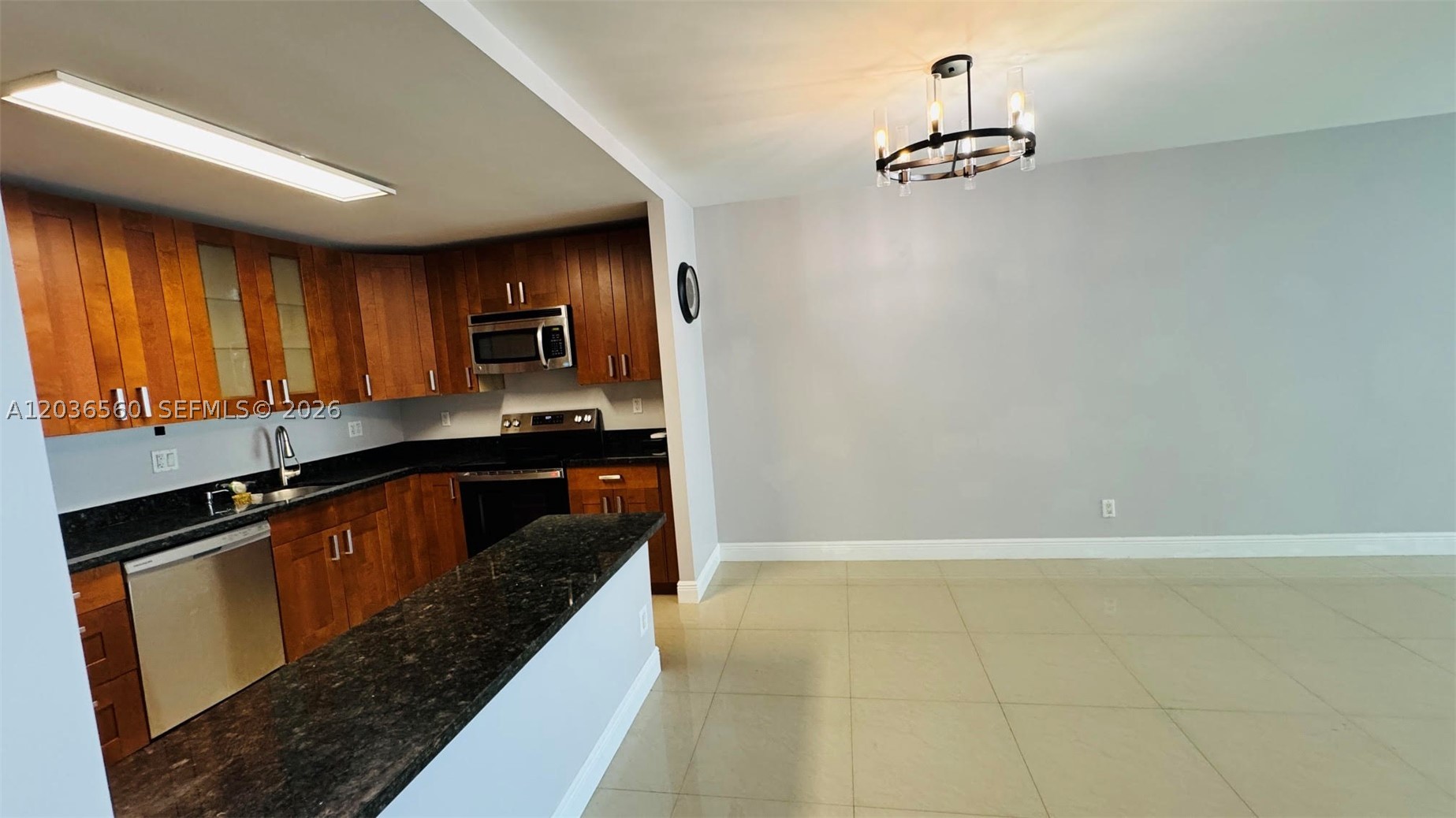 19390 Collins Ave 624 Property Photo 5