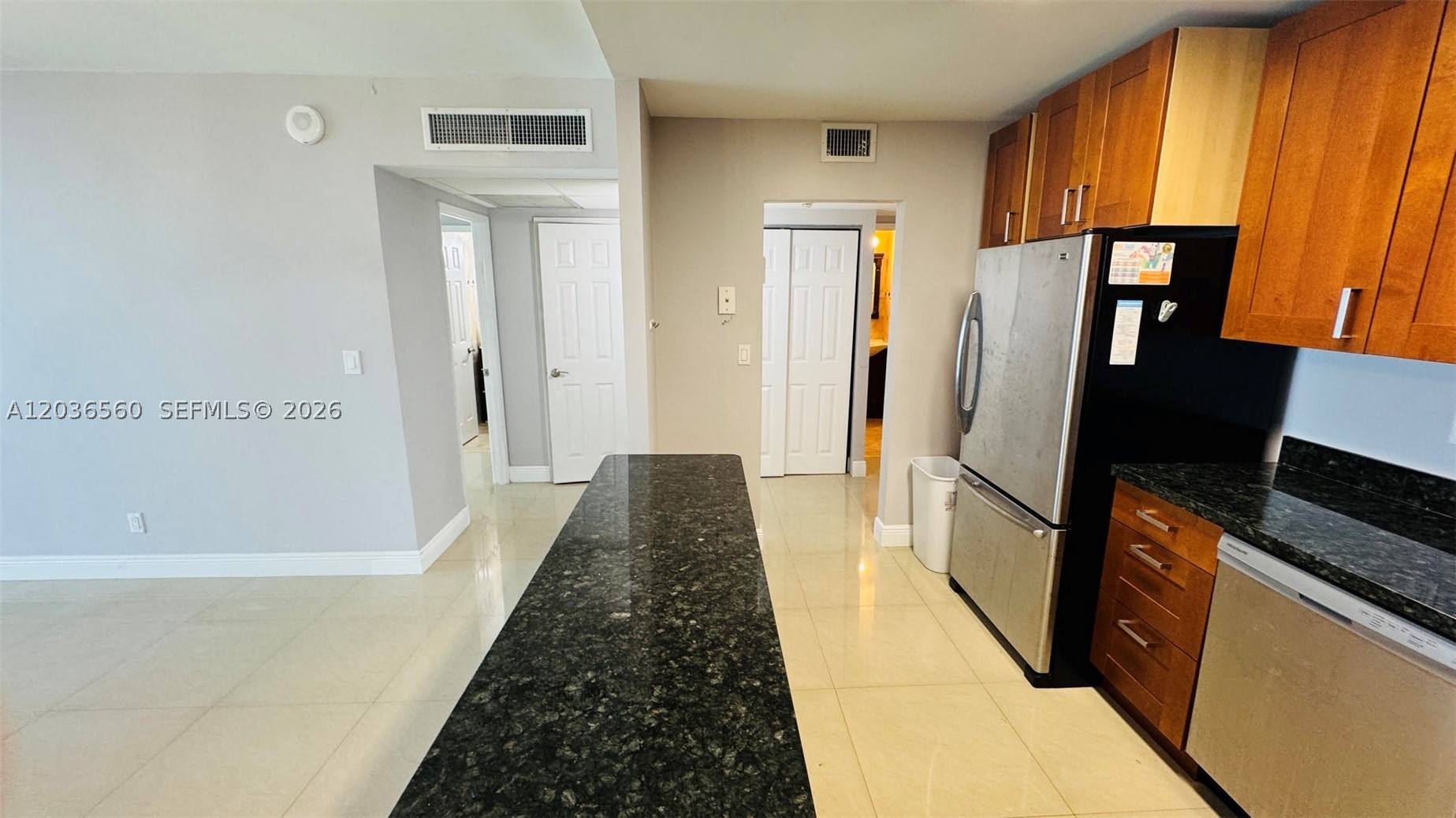 19390 Collins Ave 624 Property Photo 7