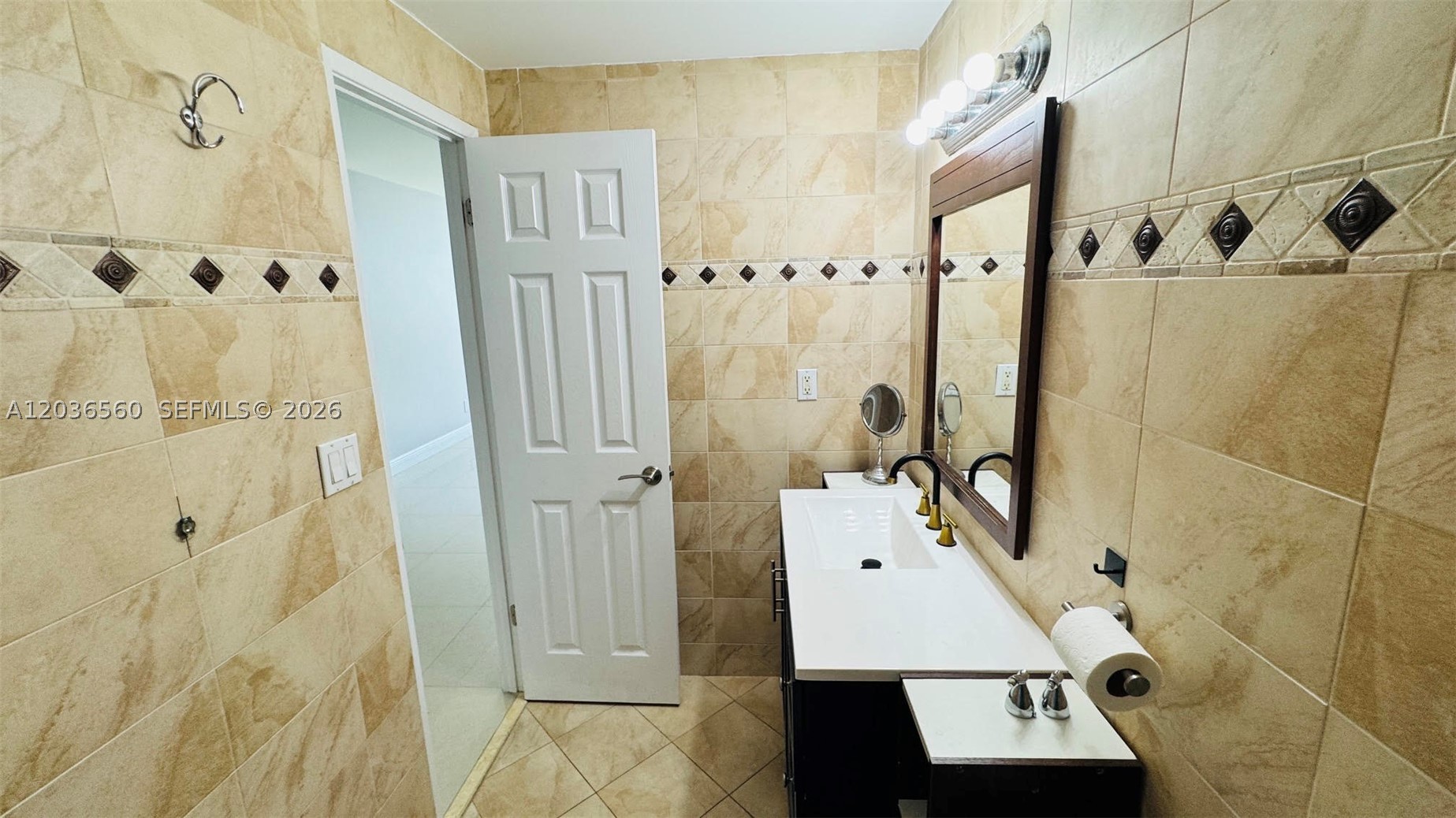 19390 Collins Ave 624 Property Photo 19