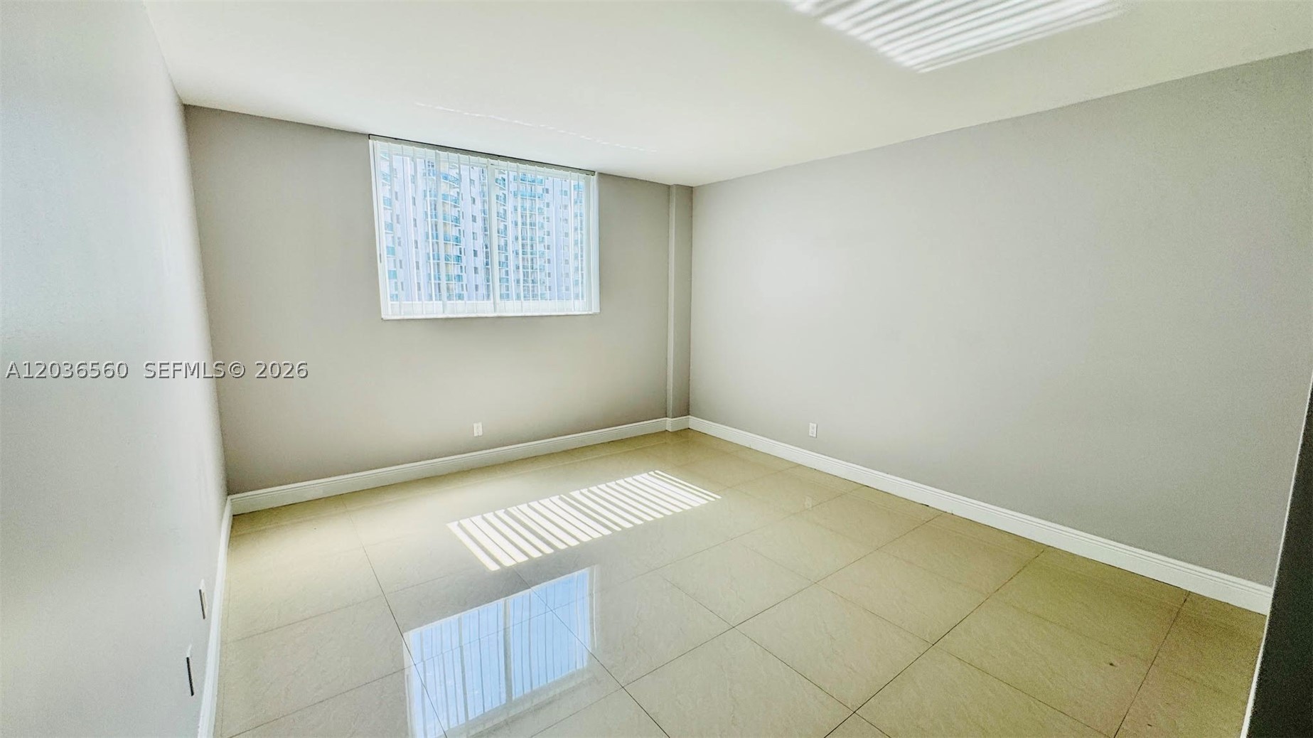 19390 Collins Ave 624 Property Photo 22