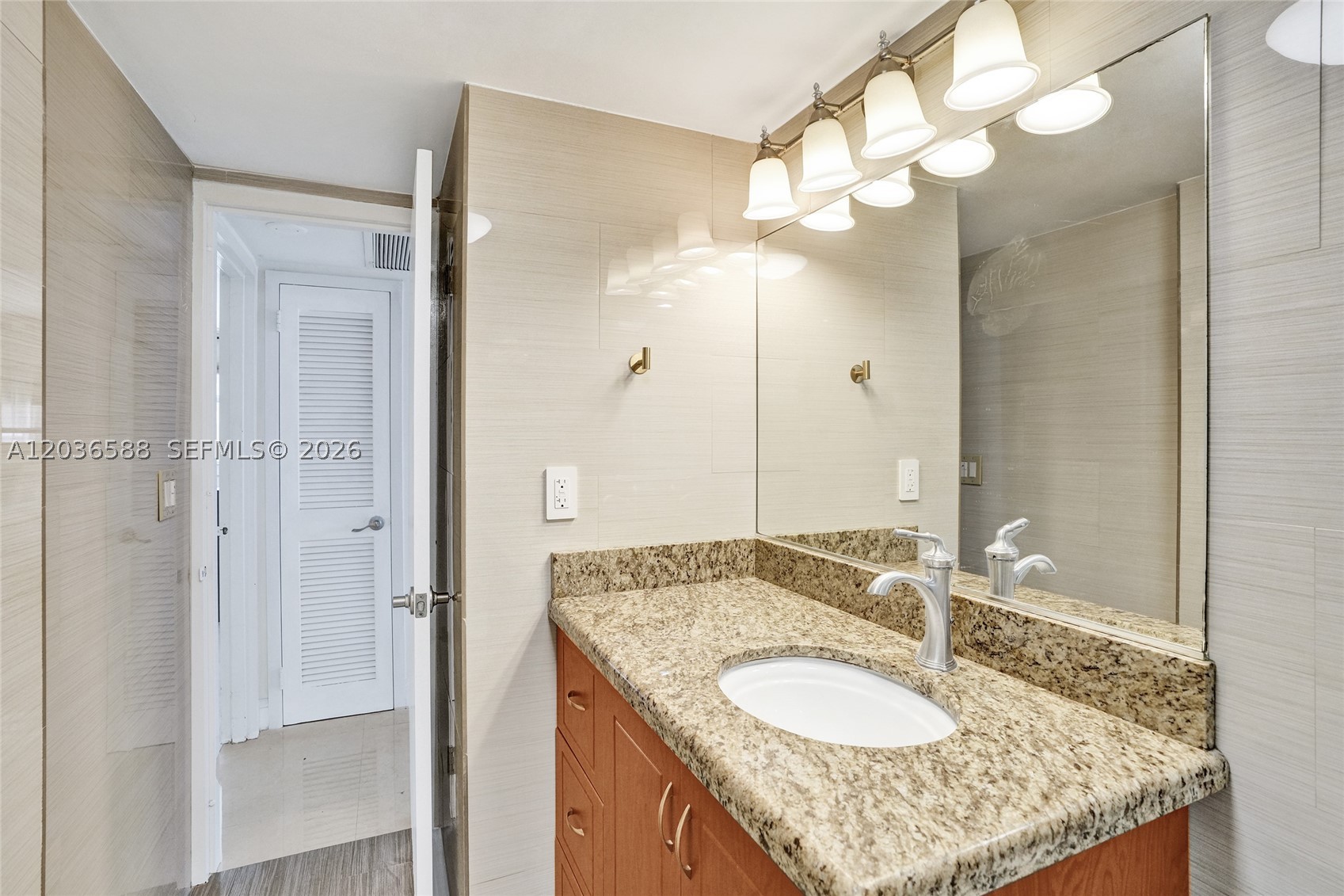 2030 S Ocean Dr 821 Property Photo 15