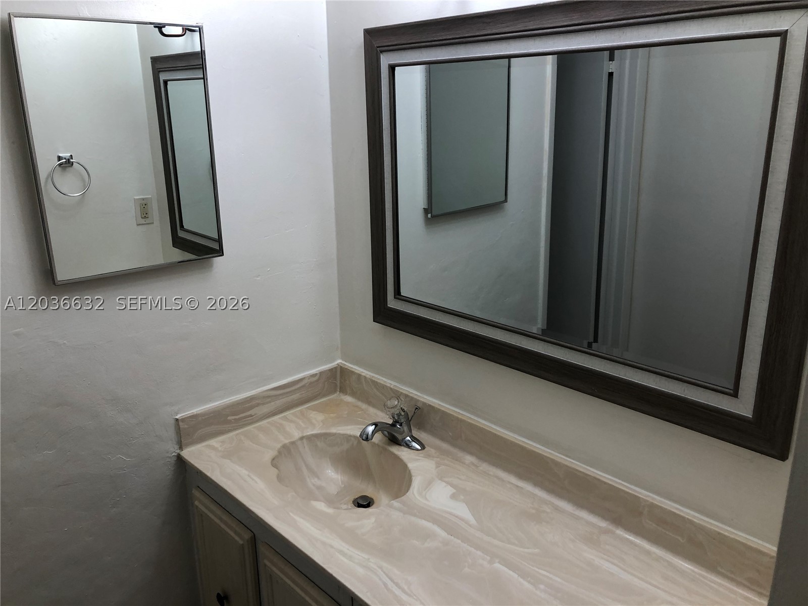 10852 N Kendall Dr 316 Property Photo 4