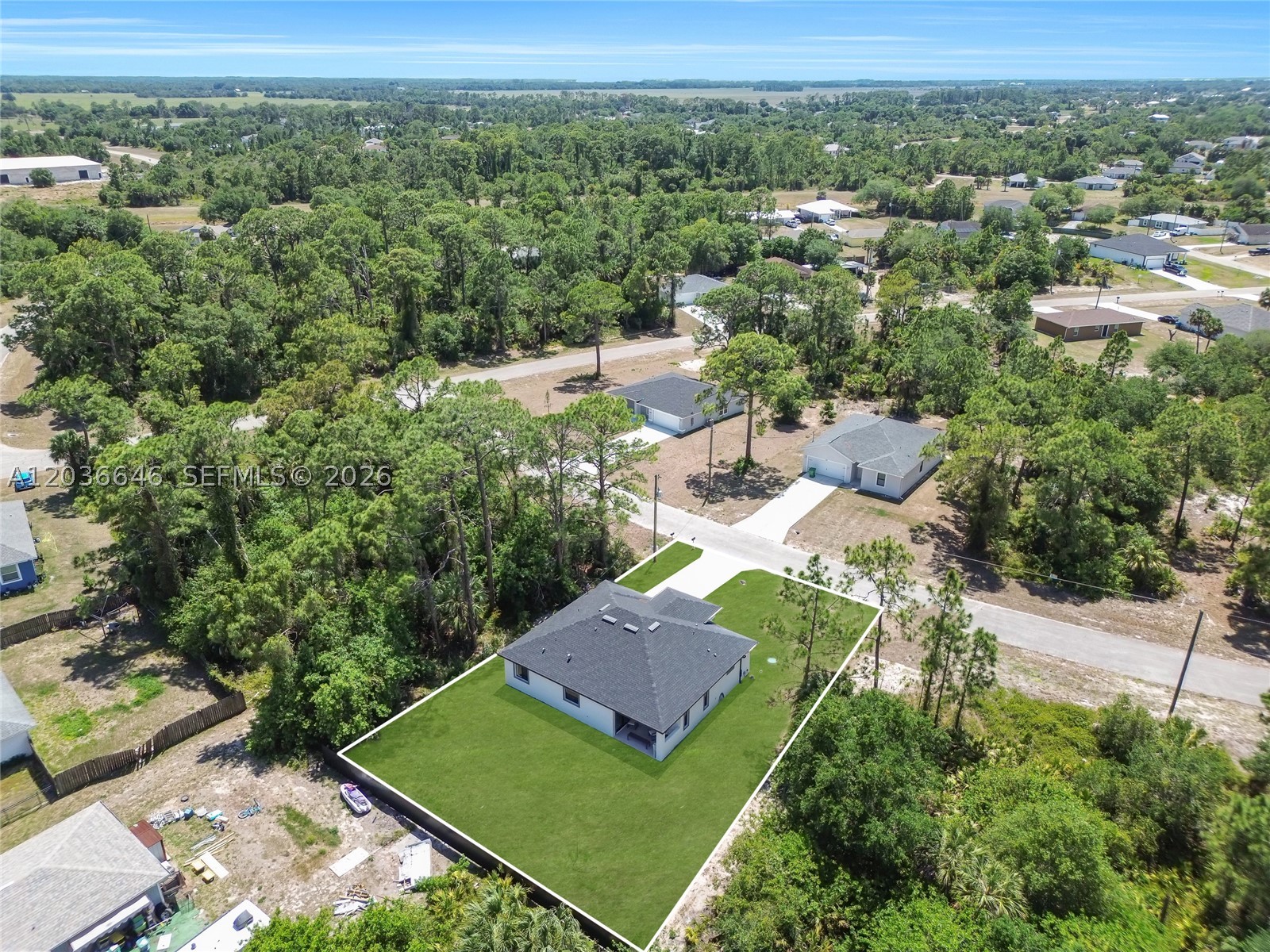5035 Spinnaker Rd Property Photo 4