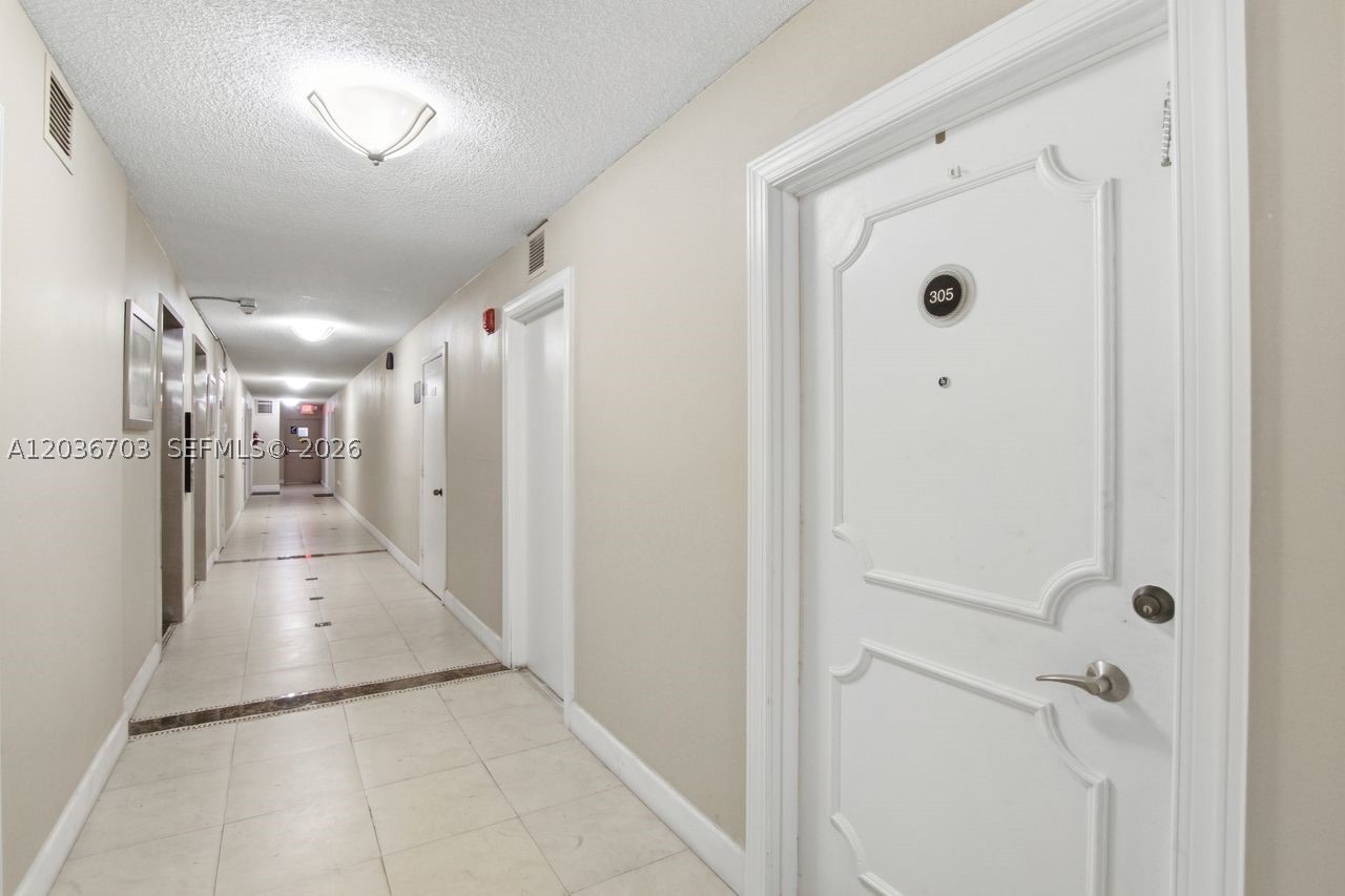 1401 S Ocean Dr 305 Property Photo 3