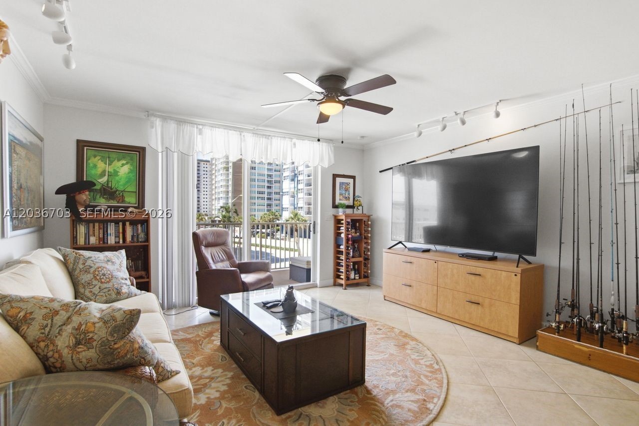 1401 S Ocean Dr 305 Property Photo 11