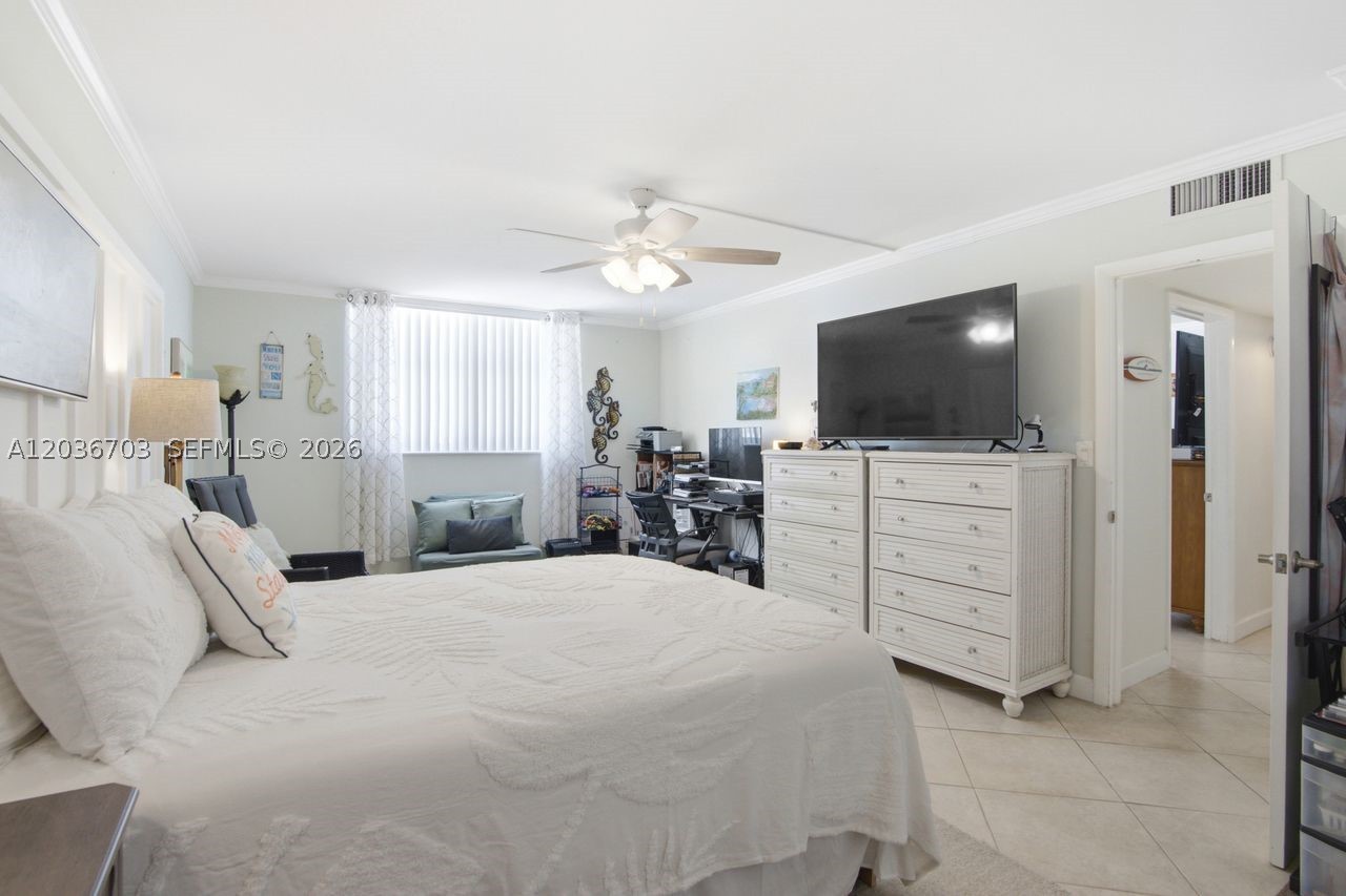 1401 S Ocean Dr 305 Property Photo 21