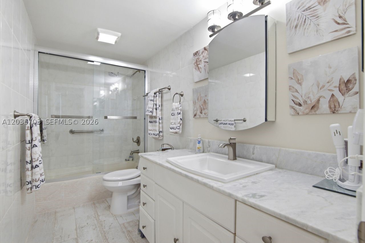 1401 S Ocean Dr 305 Property Photo 25