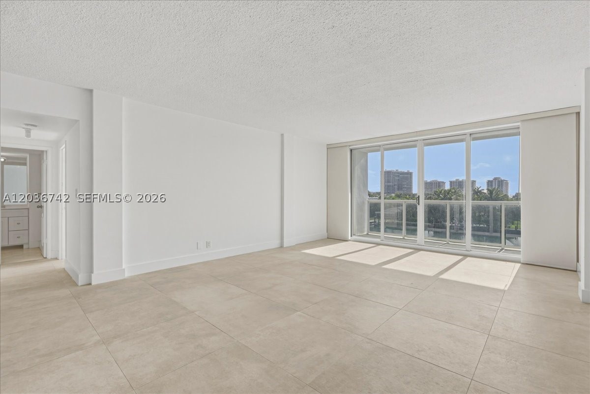 9381 E Bay Harbor Dr 404s Property Photo 3