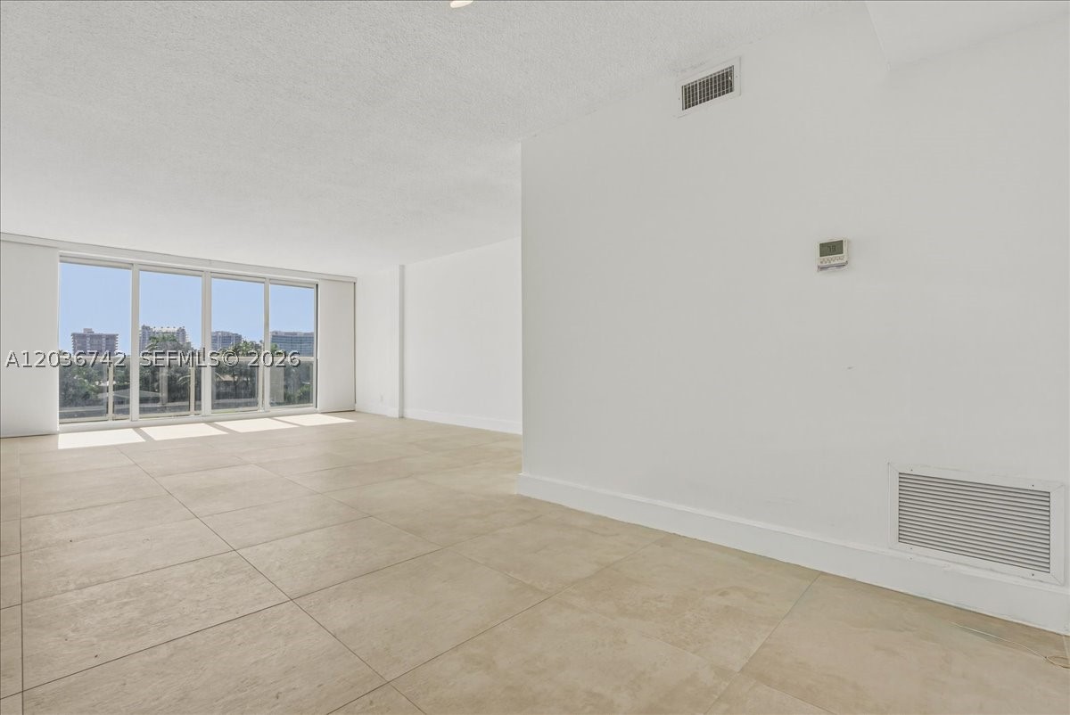 9381 E Bay Harbor Dr 404s Property Photo 10