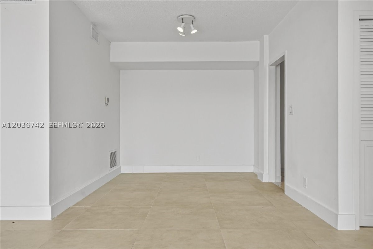 9381 E Bay Harbor Dr 404s Property Photo 13