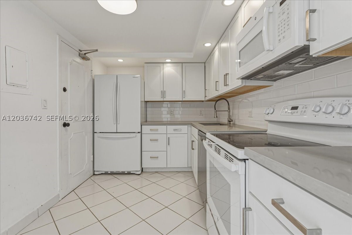 9381 E Bay Harbor Dr 404s Property Photo 14