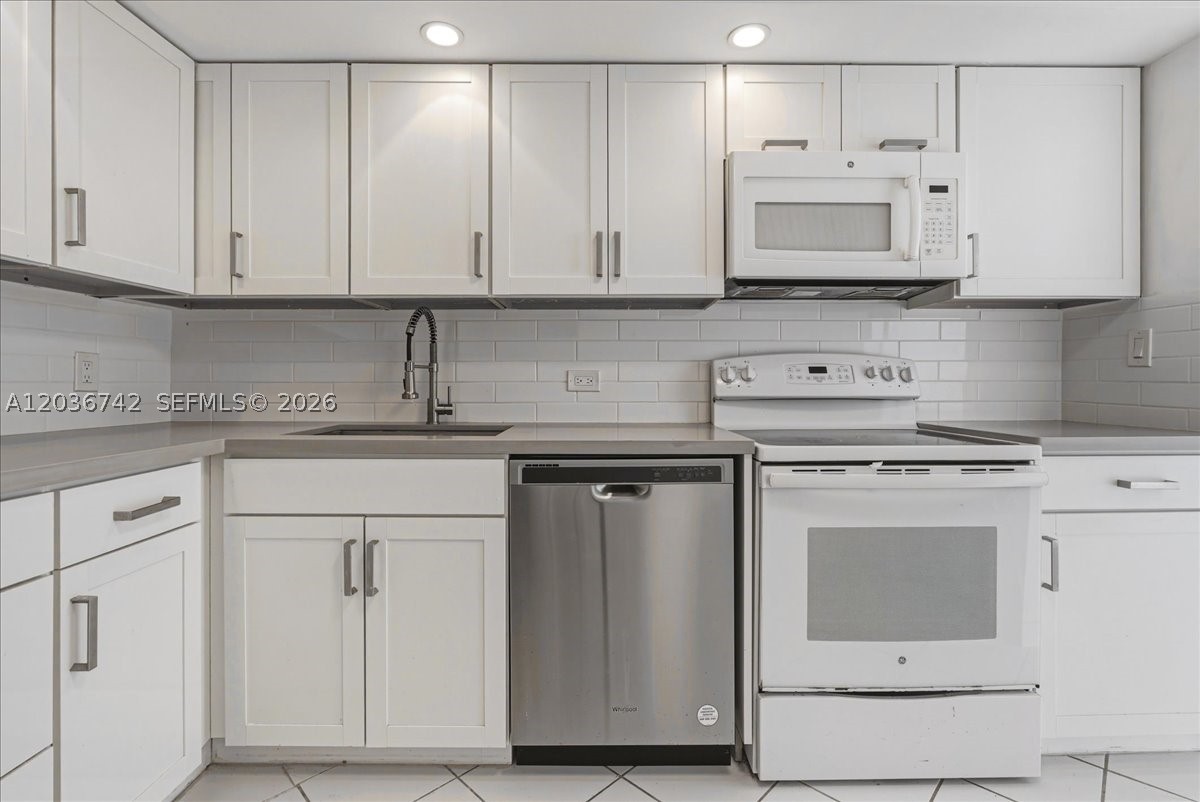 9381 E Bay Harbor Dr 404s Property Photo 15