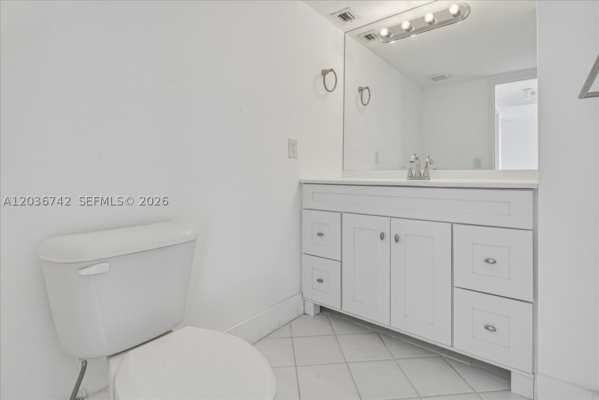 9381 E Bay Harbor Dr 404s Property Photo 18