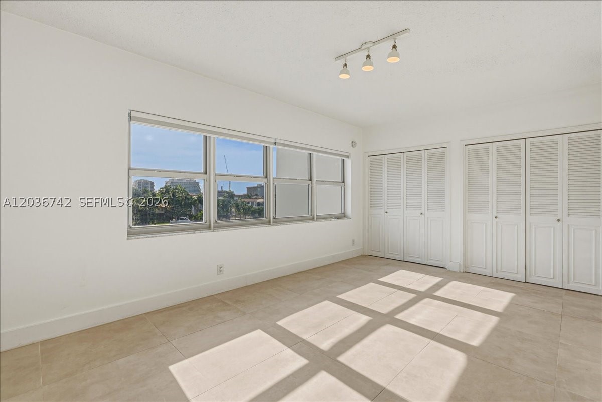 9381 E Bay Harbor Dr 404s Property Photo 20