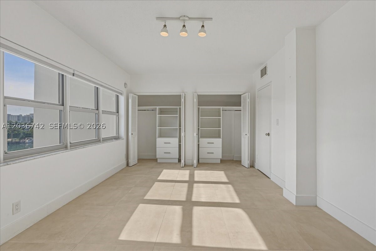 9381 E Bay Harbor Dr 404s Property Photo 21