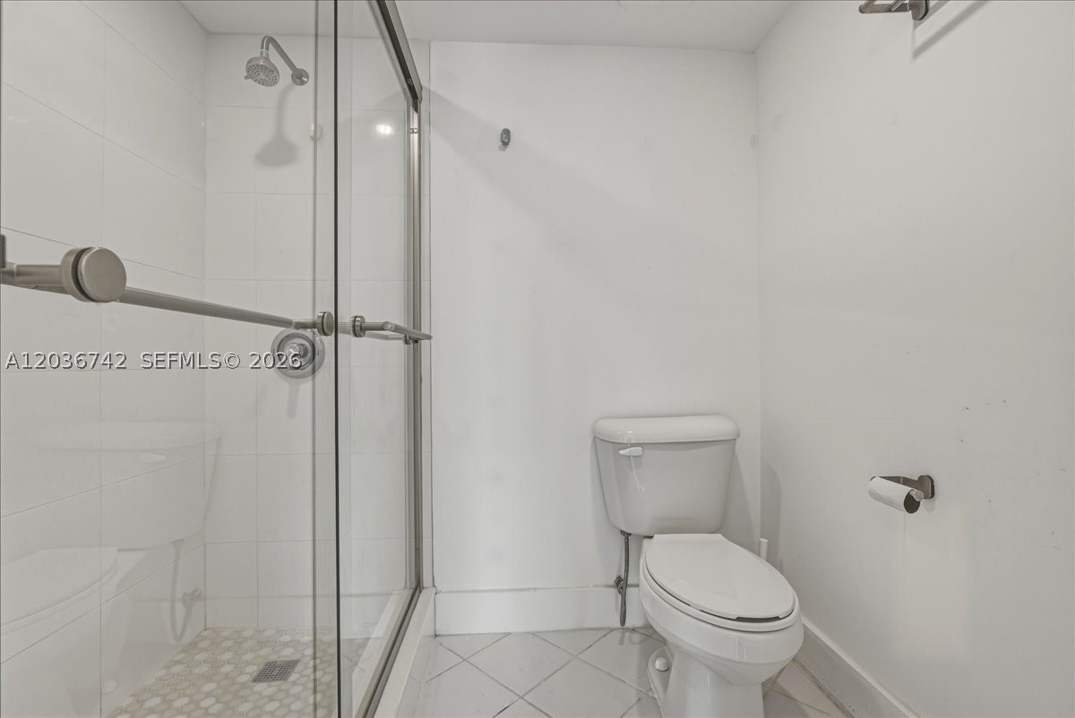 9381 E Bay Harbor Dr 404s Property Photo 23